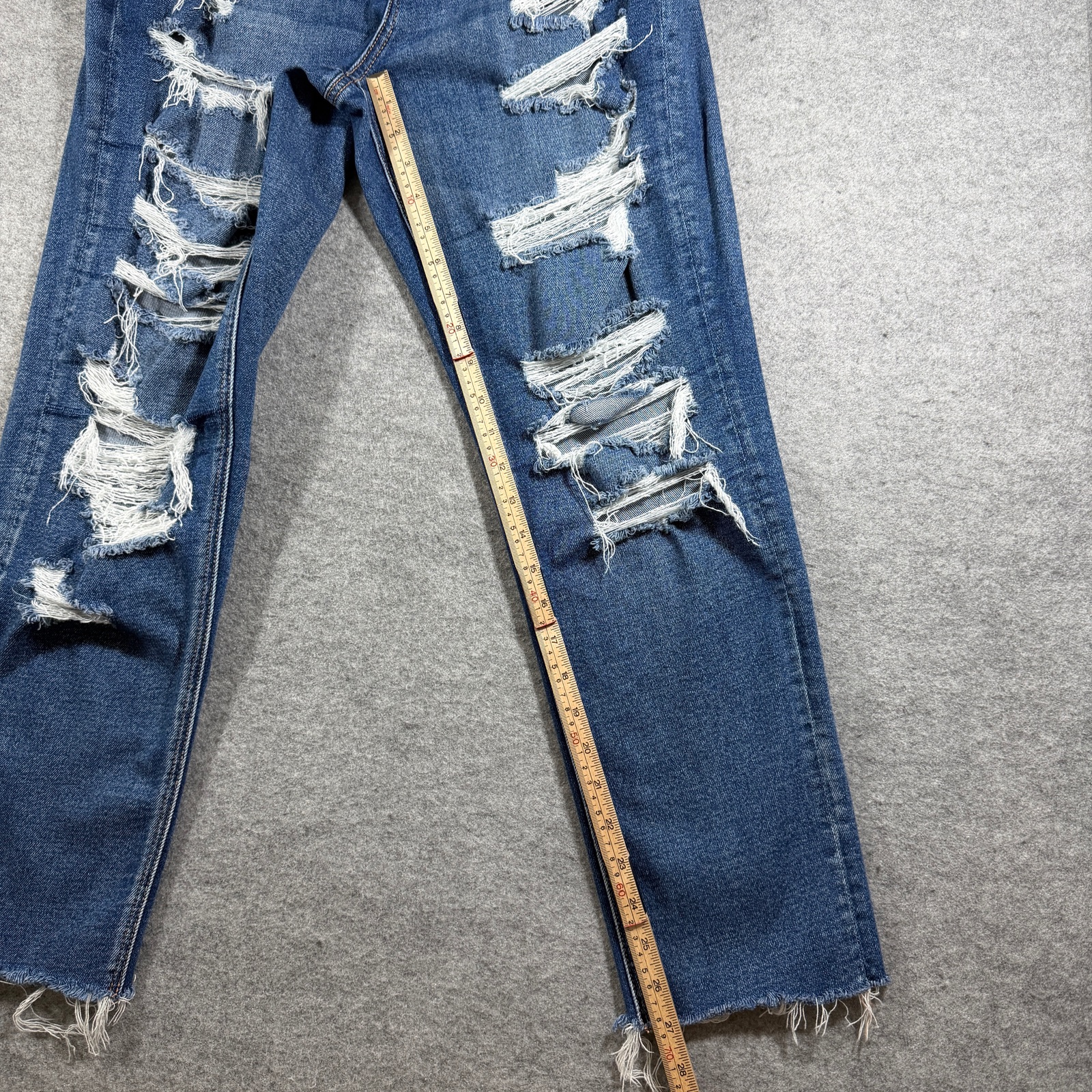 American Eagle Mom Jeans Womens 8 Blue Denim High Rise Distressed Ripped thumbnail 7