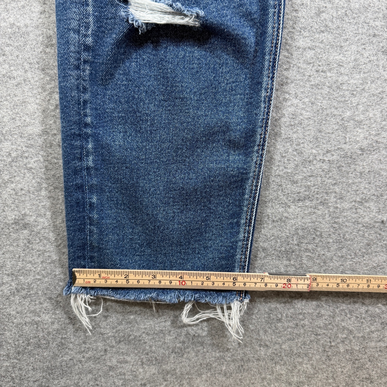 American Eagle Mom Jeans Womens 8 Blue Denim High Rise Distressed Ripped thumbnail 10