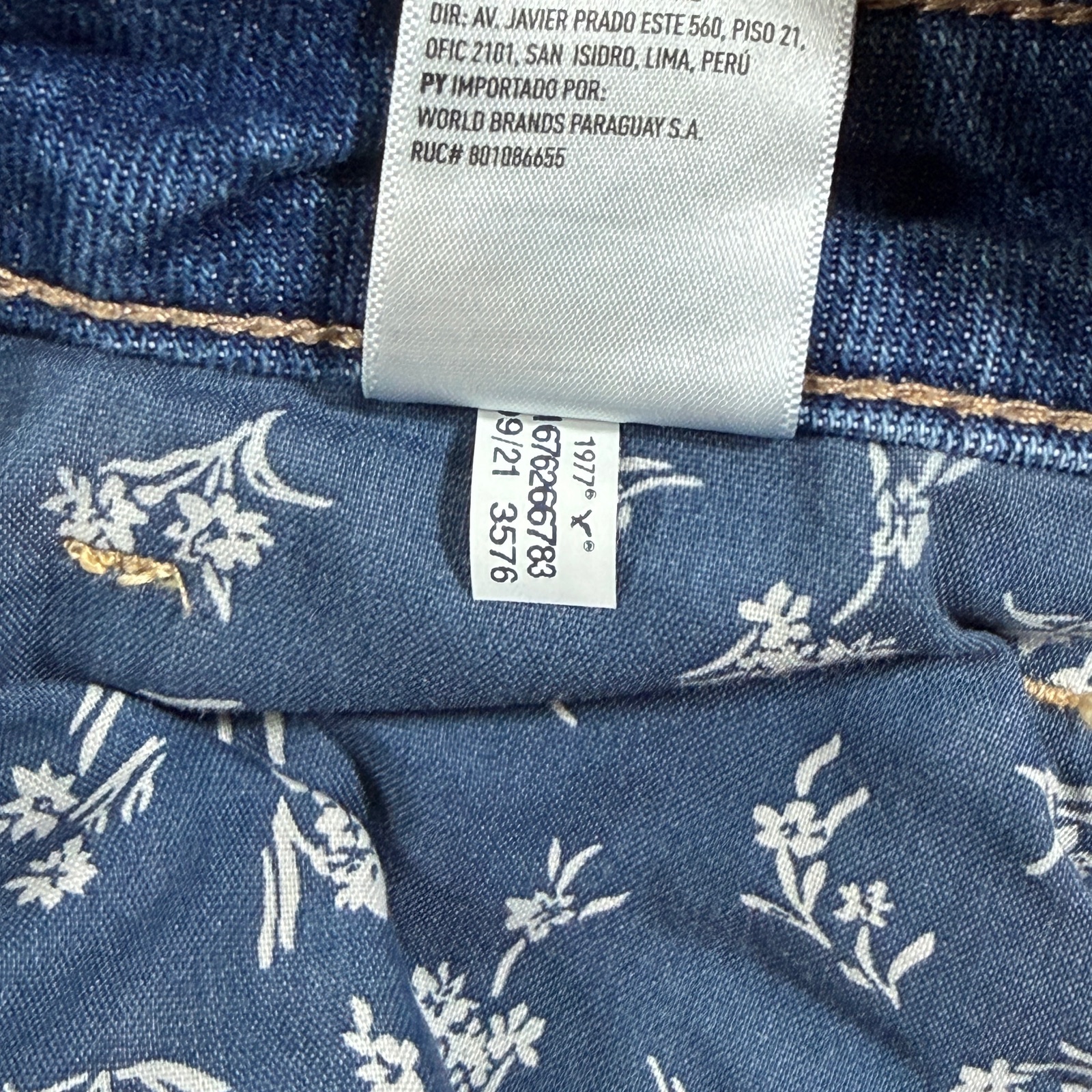 American Eagle Mom Jeans Womens 8 Blue Denim High Rise Distressed Ripped thumbnail 12