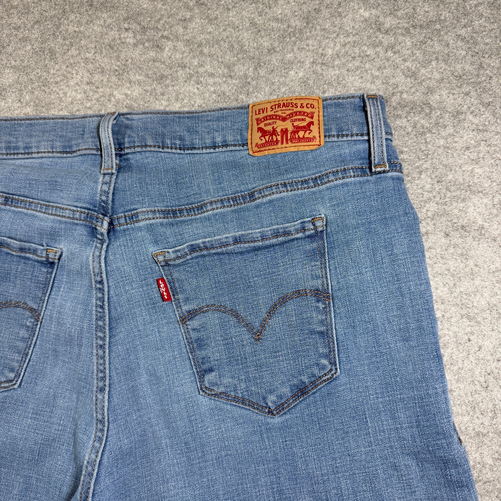 Levi's 311 Shaping Skinny Capri Jeans Womens 16W Light Blue Wash Stretch Denim thumbnail 3