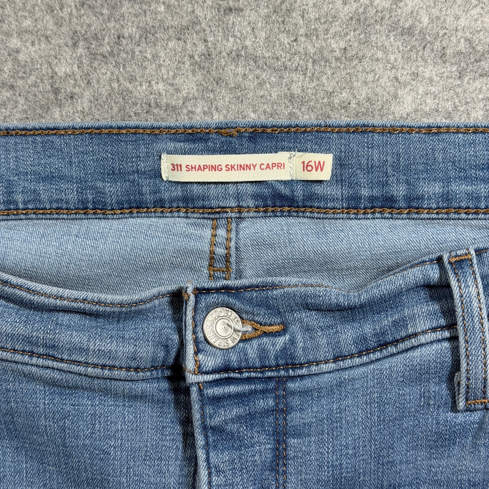 Levi's 311 Shaping Skinny Capri Jeans Womens 16W Light Blue Wash Stretch Denim thumbnail 4