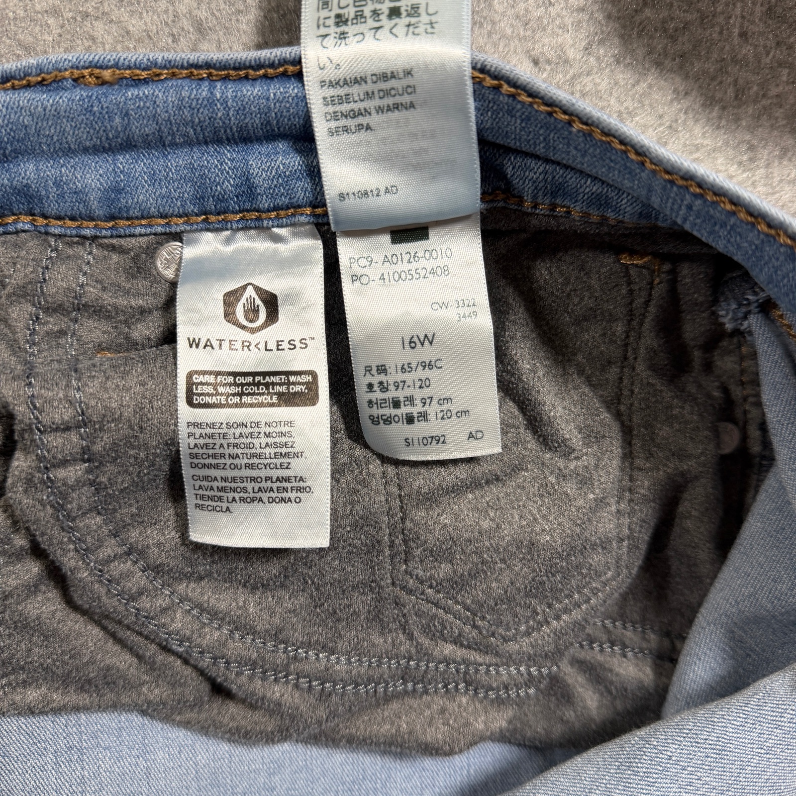 Levi's 311 Shaping Skinny Capri Jeans Womens 16W Light Blue Wash Stretch Denim thumbnail 5