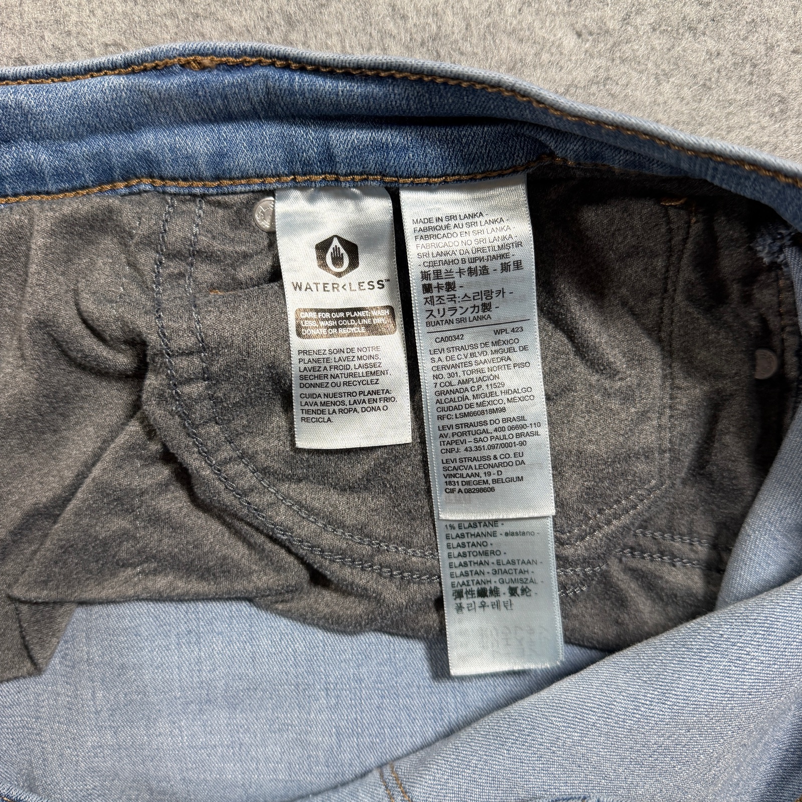 Levi's 311 Shaping Skinny Capri Jeans Womens 16W Light Blue Wash Stretch Denim thumbnail 11