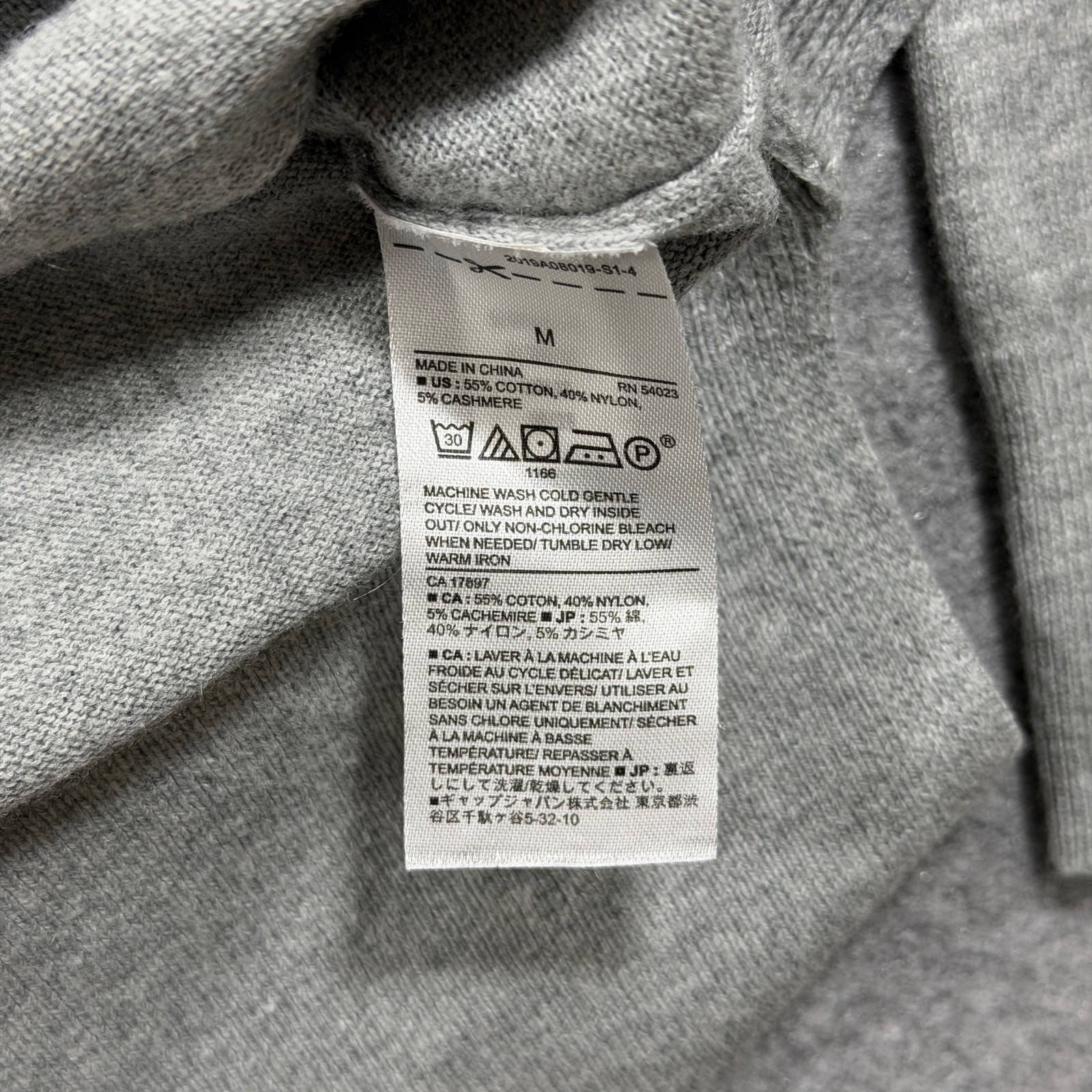 Banana Republic Premium Luxe Yarn Sweater Mens M Gray V-Neck Soft Cashmere Blend thumbnail 5