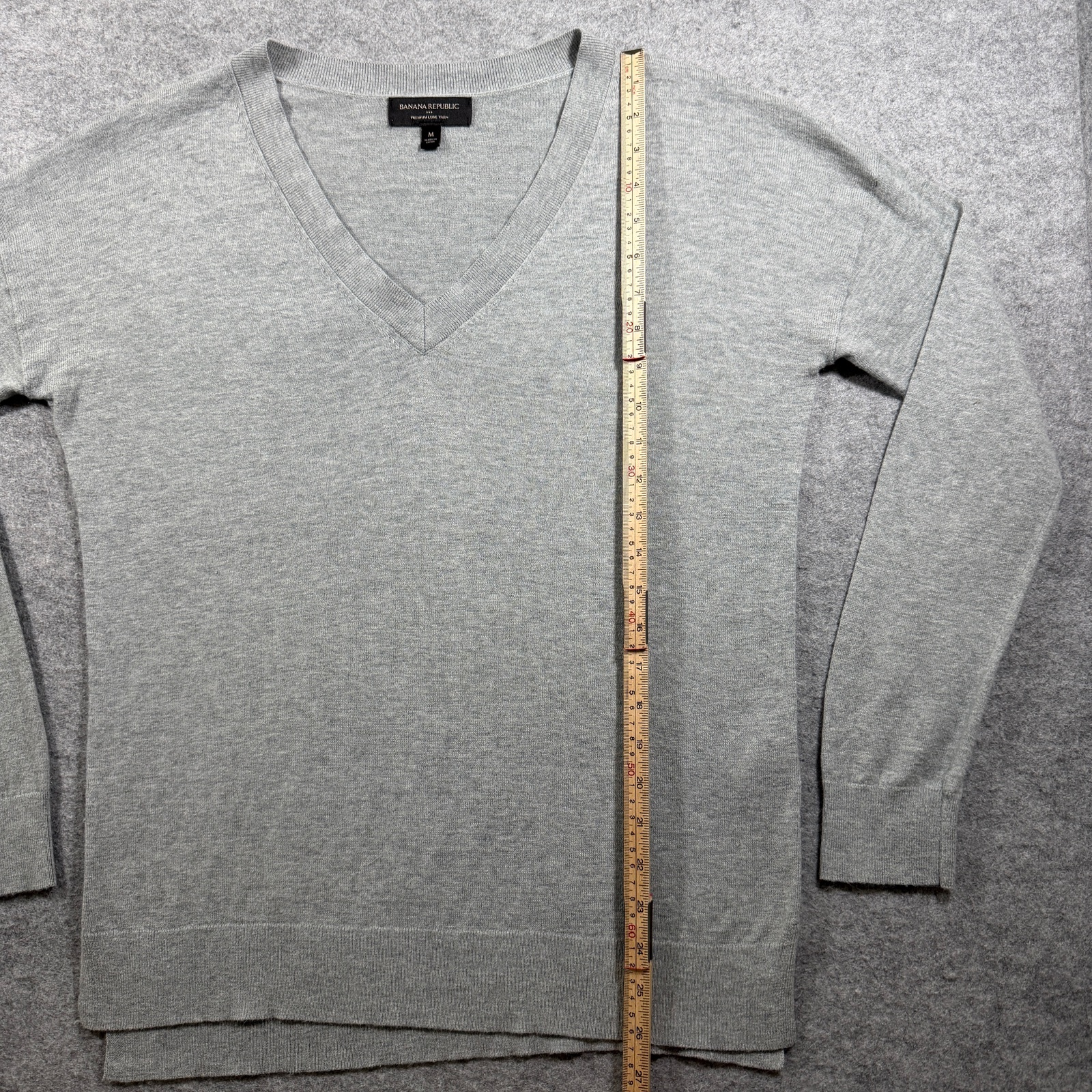 Banana Republic Premium Luxe Yarn Sweater Mens M Gray V-Neck Soft Cashmere Blend thumbnail 6