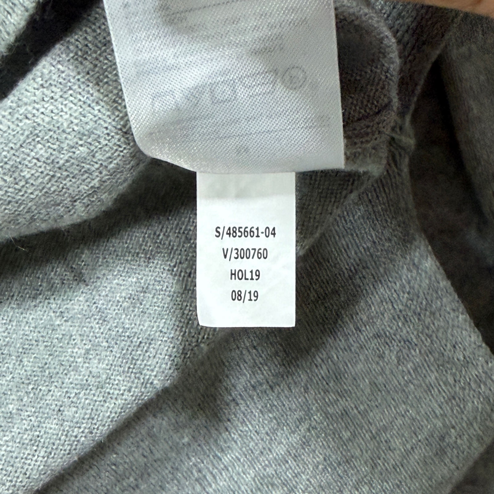 Banana Republic Premium Luxe Yarn Sweater Mens M Gray V-Neck Soft Cashmere Blend thumbnail 8