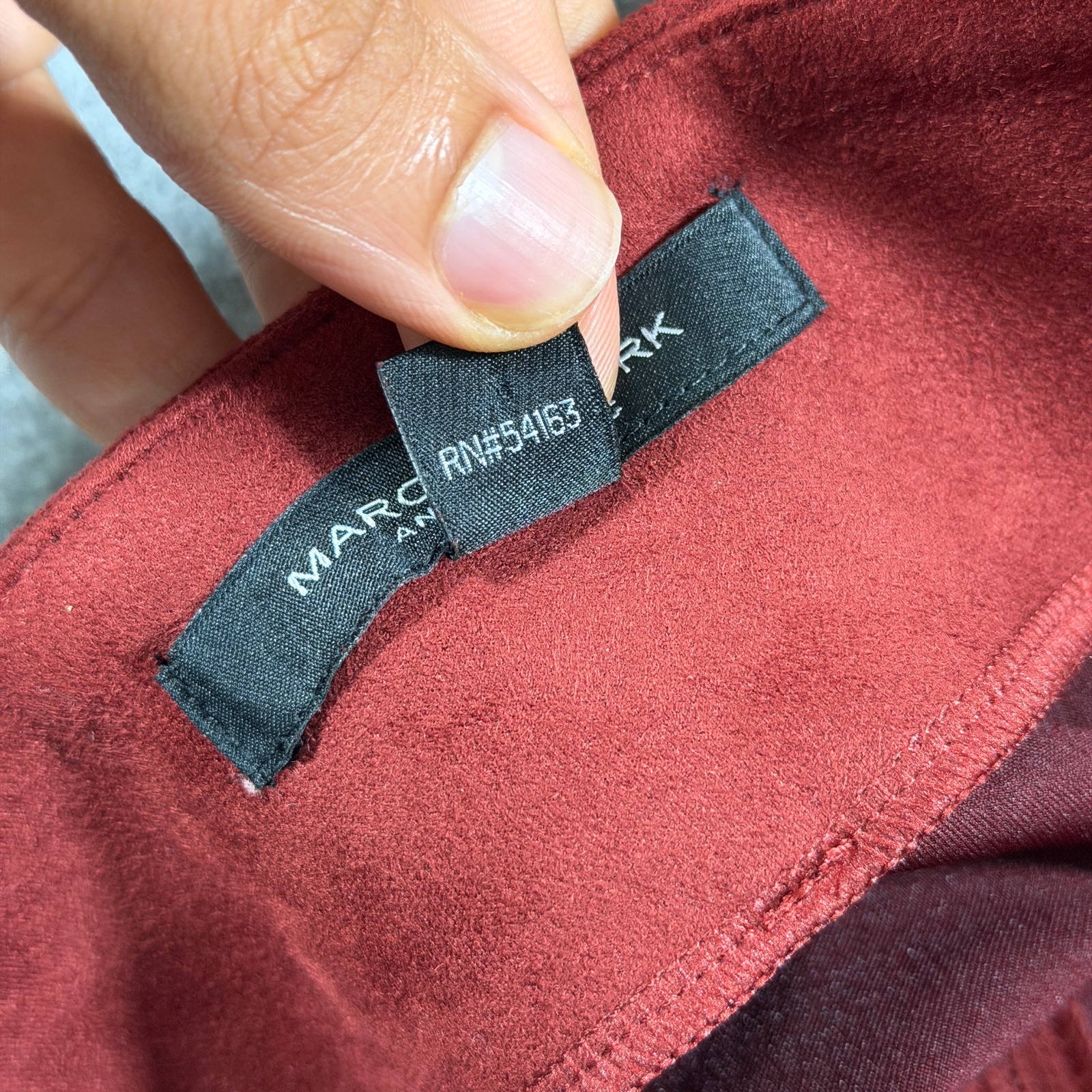Marc New York Velvet Texture Skirt Womens L Burgundy Gold Buckle Stretch thumbnail 11