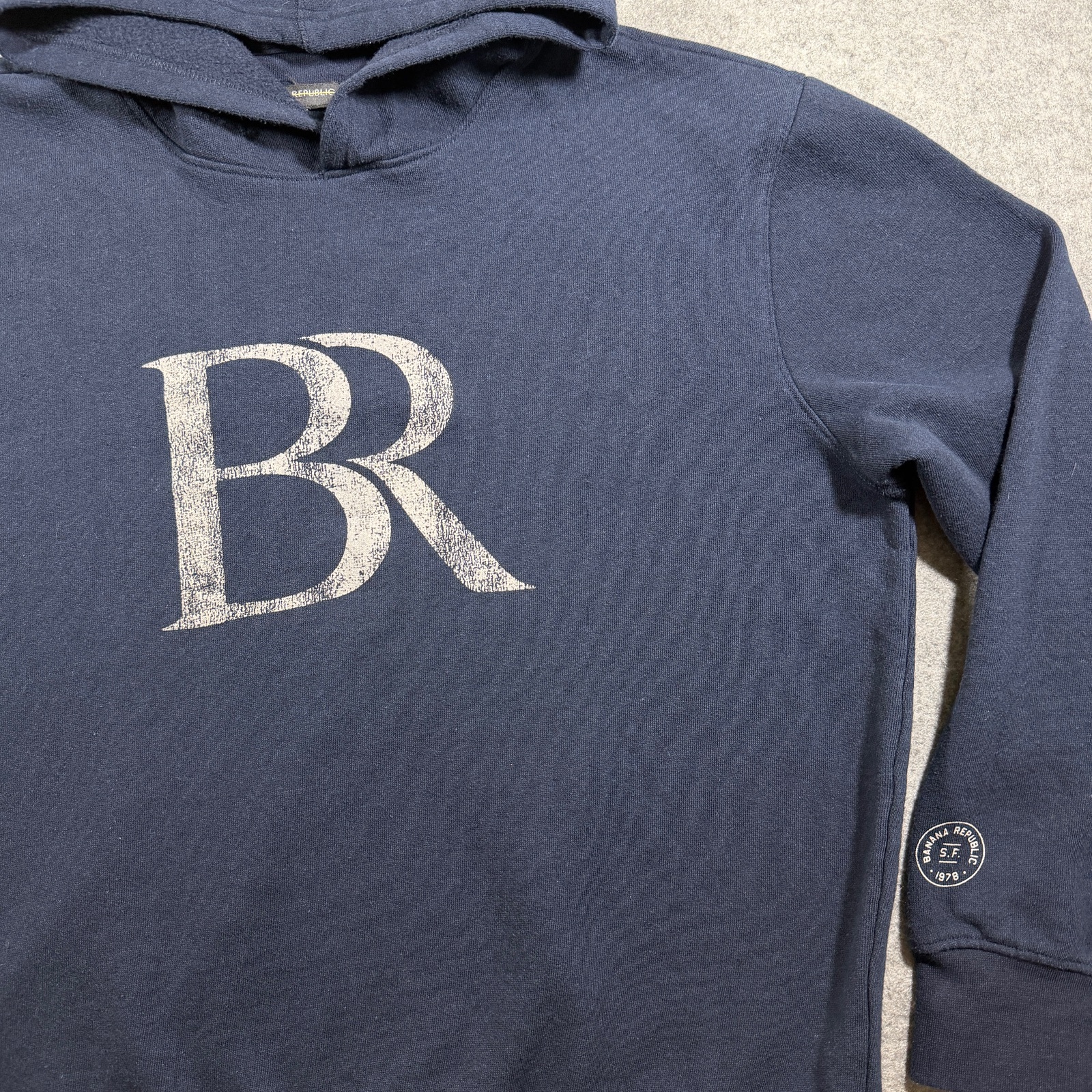 Banana Republic Hoodie Mens XL Navy Blue Fleece 1979 SF Patch Graphic Pullover thumbnail 2