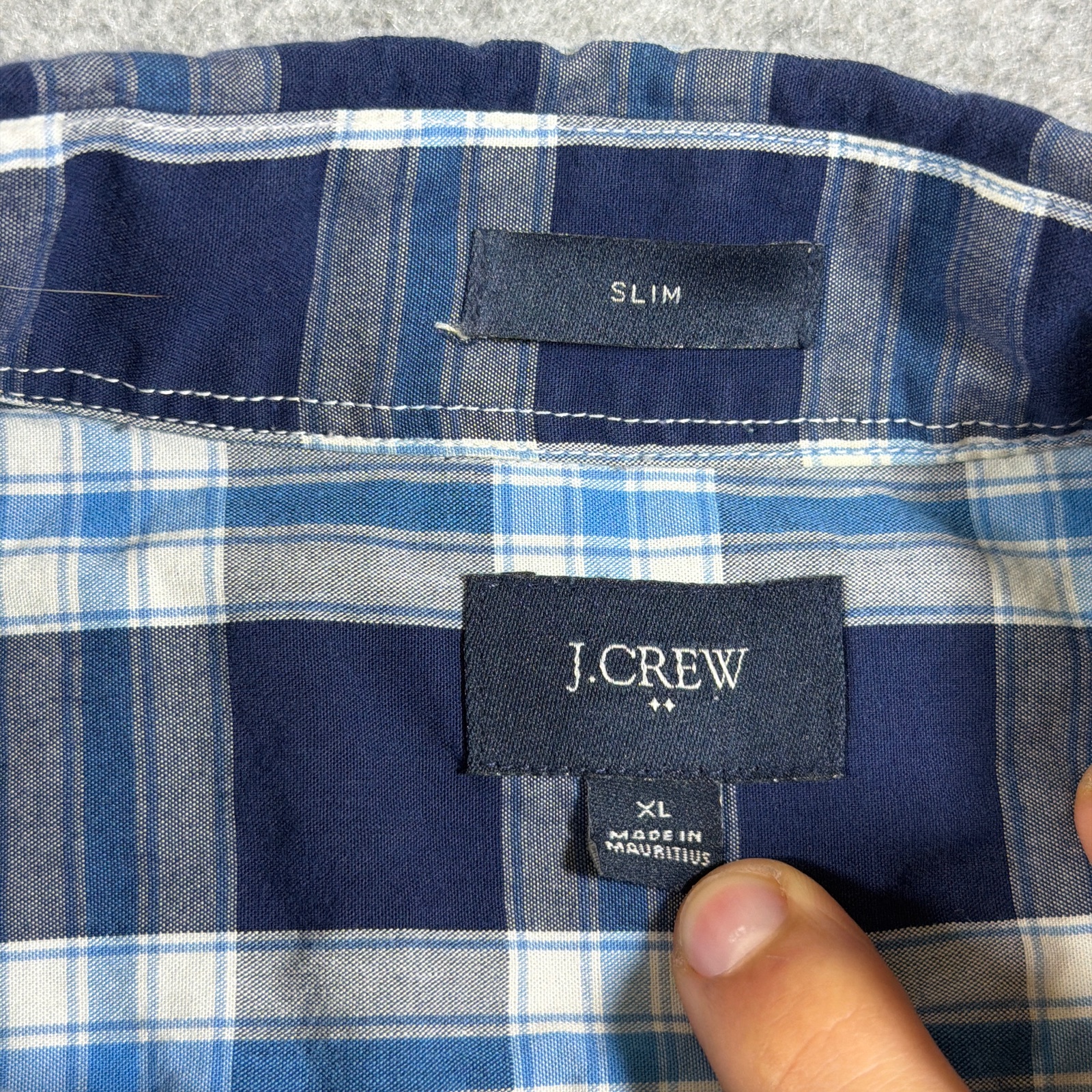 J. Crew Button Down Shirt Mens XL Navy Blue Plaid Slim Fit Cotton Classic Preppy thumbnail 4