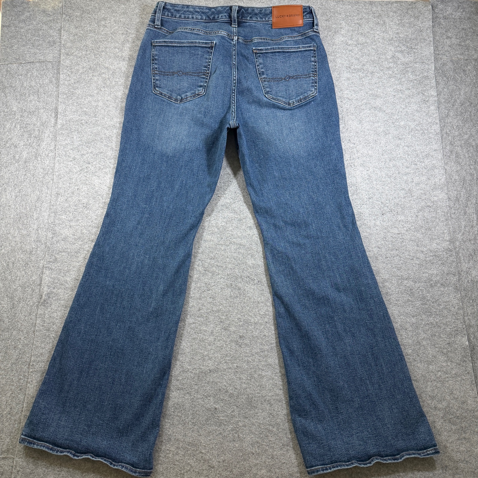 Lucky Brand Curvy Flare Jeans Womens 14/32R Blue Denim High Rise Stretch Fade thumbnail 2