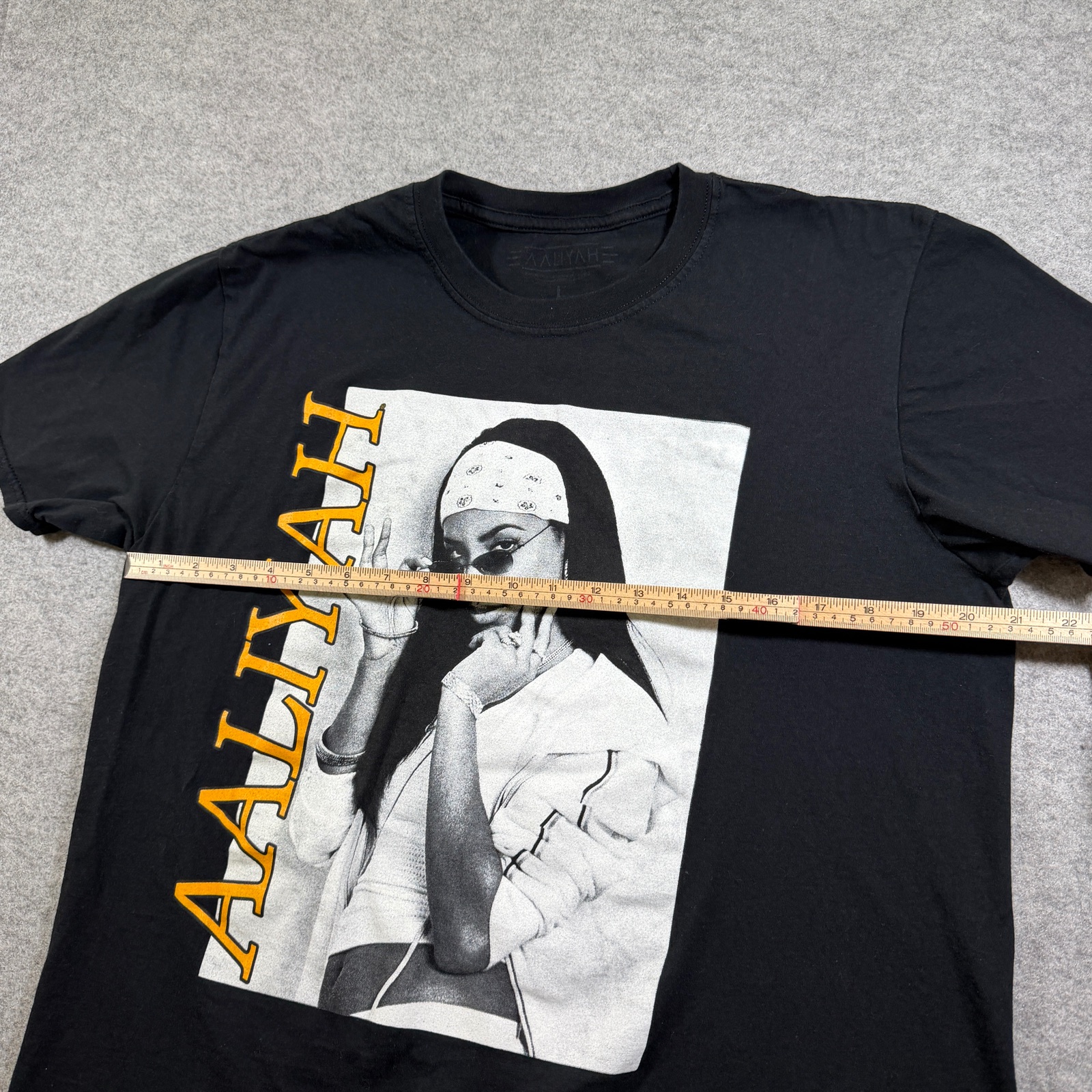 Aaliyah Graphic T Shirt Unisex L Black Photo Print Gold Text Band Tee R&B thumbnail 5