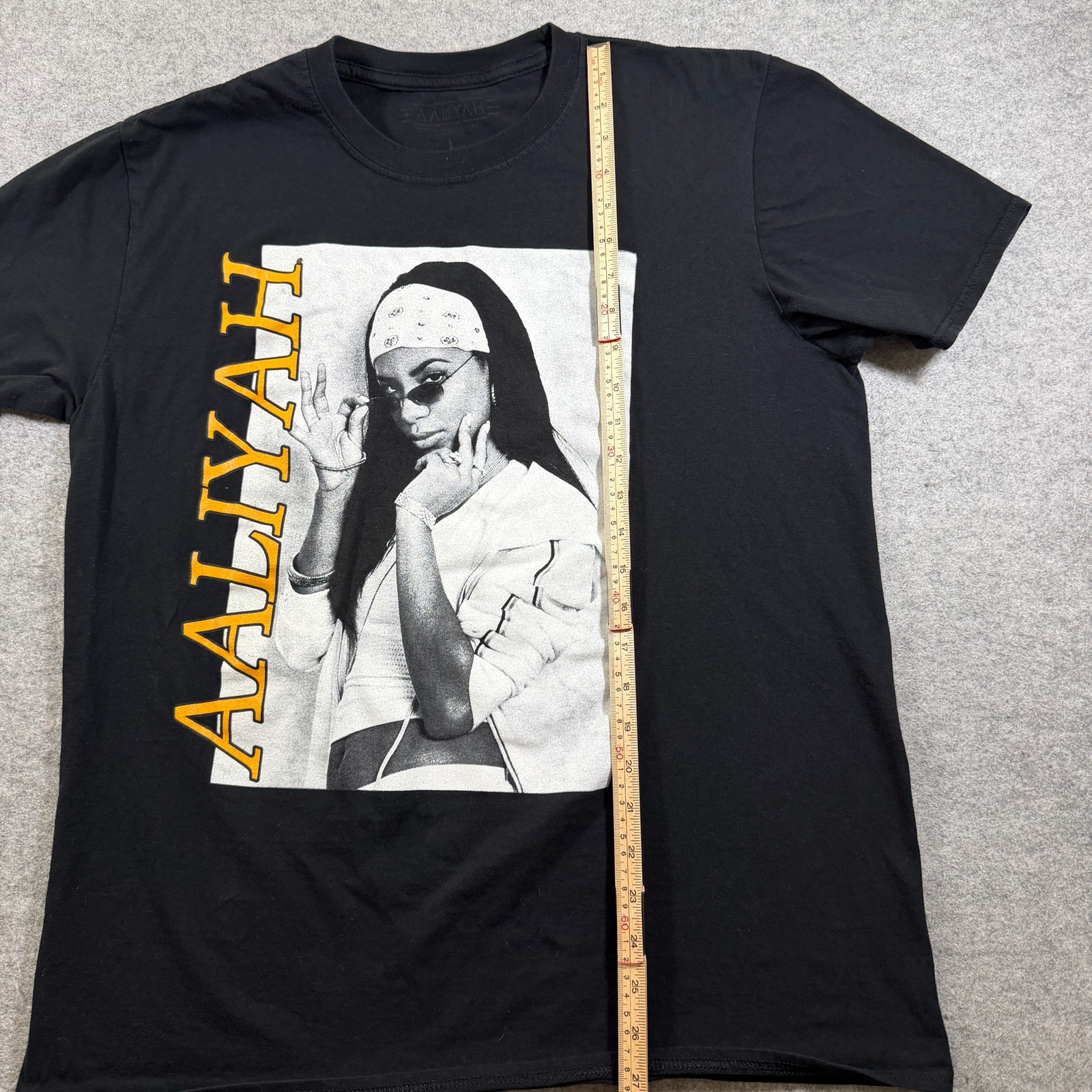 Aaliyah Graphic T Shirt Unisex L Black Photo Print Gold Text Band Tee R&B thumbnail 6