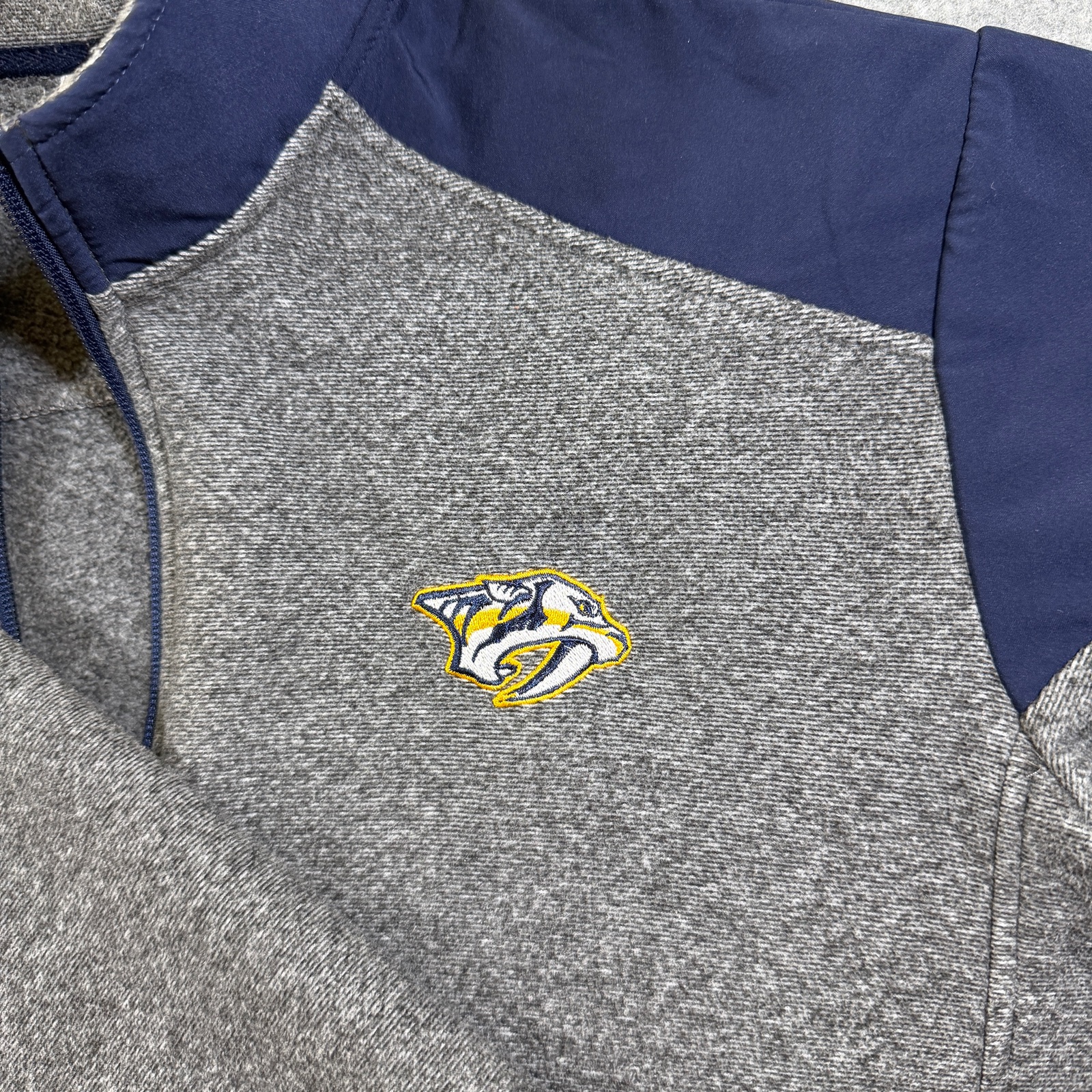 NHL Nashville Predators Full Zip Jacket Mens L Gray Navy Sweater Knit Fleece thumbnail 3