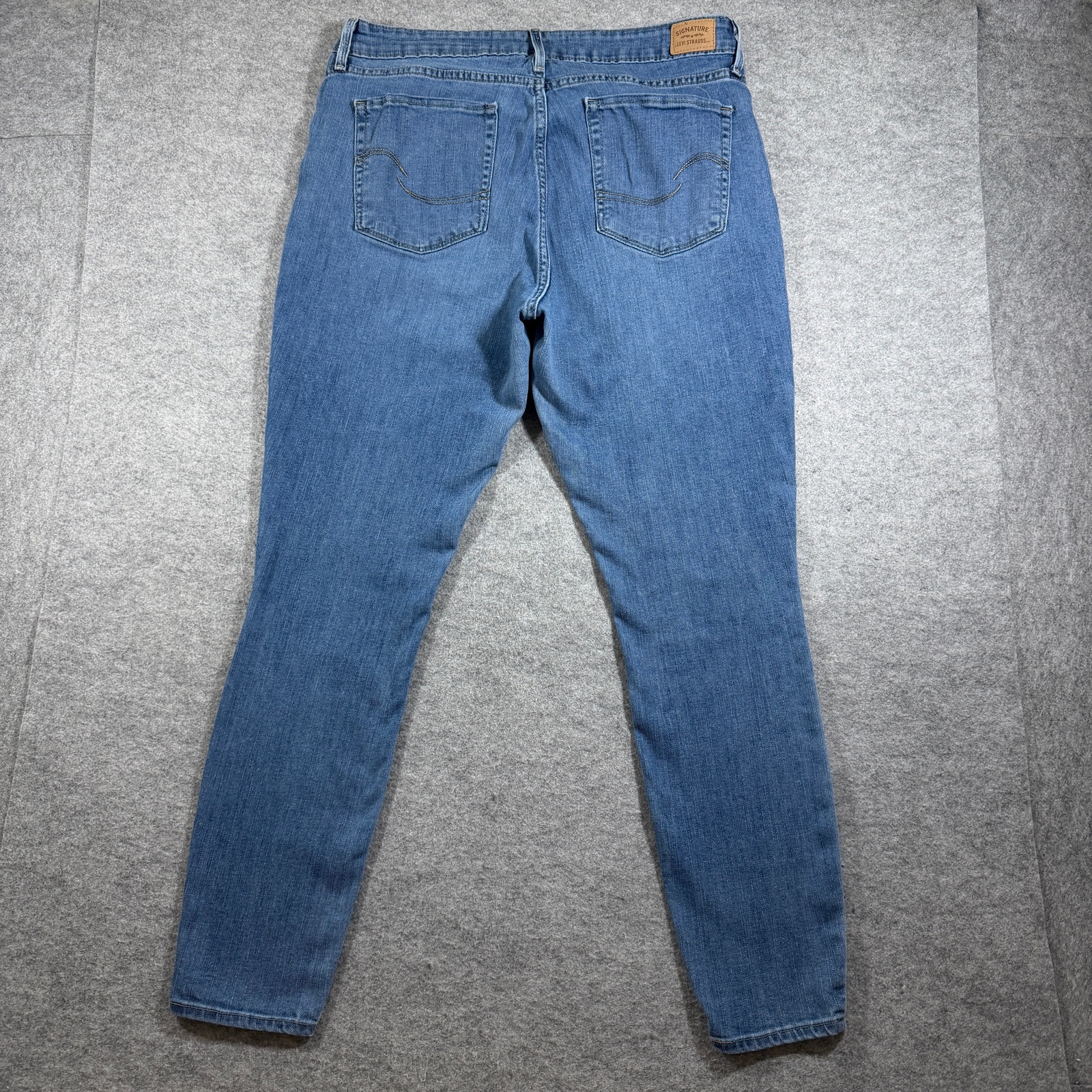 Levi's Signature Mid Rise Skinny Jeans Womens 16 (33x30) Blue Wash Stretch Denim thumbnail 2