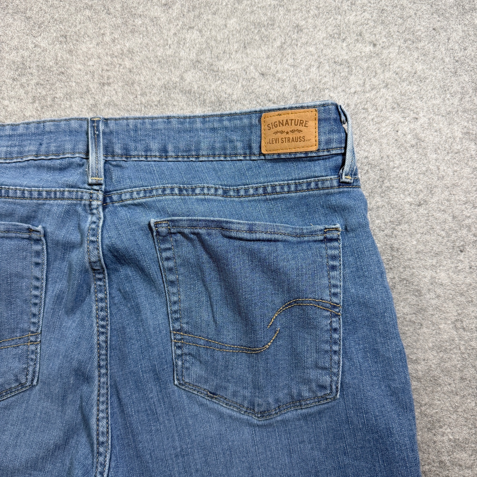 Levi's Signature Mid Rise Skinny Jeans Womens 16 (33x30) Blue Wash Stretch Denim thumbnail 3
