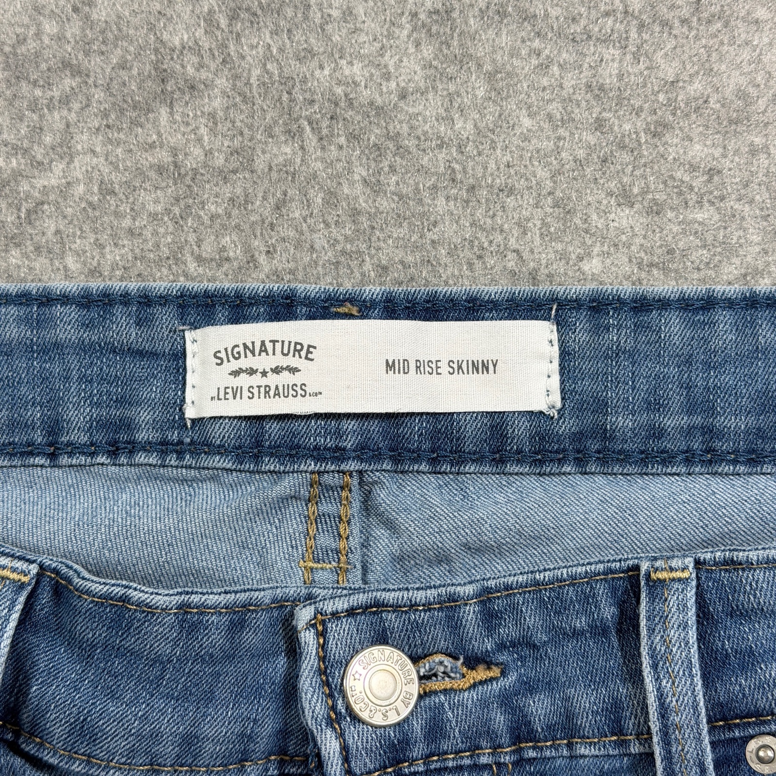Levi's Signature Mid Rise Skinny Jeans Womens 16 (33x30) Blue Wash Stretch Denim thumbnail 4