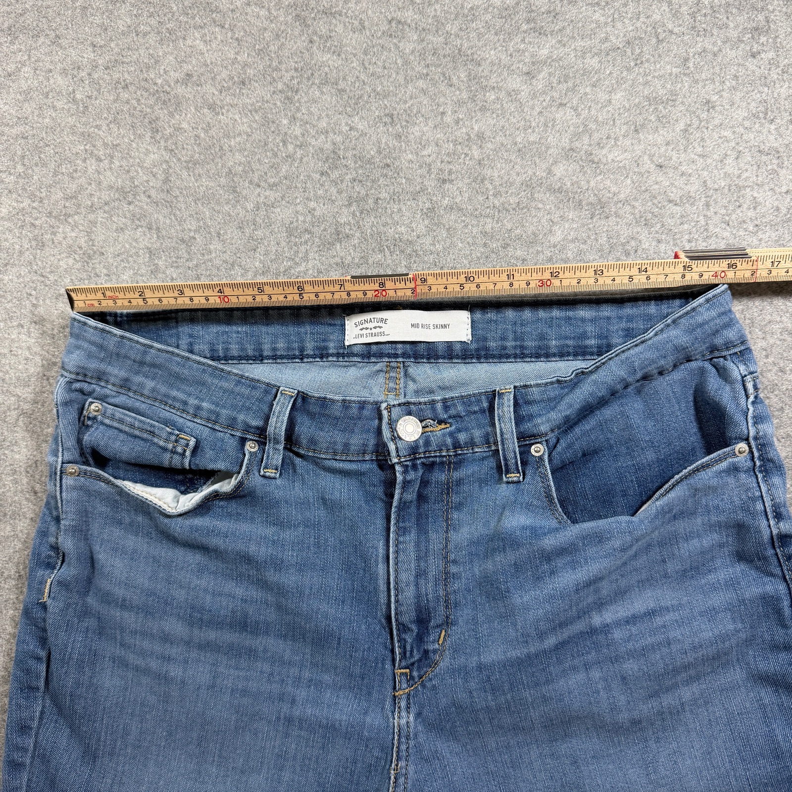 Levi's Signature Mid Rise Skinny Jeans Womens 16 (33x30) Blue Wash Stretch Denim thumbnail 6