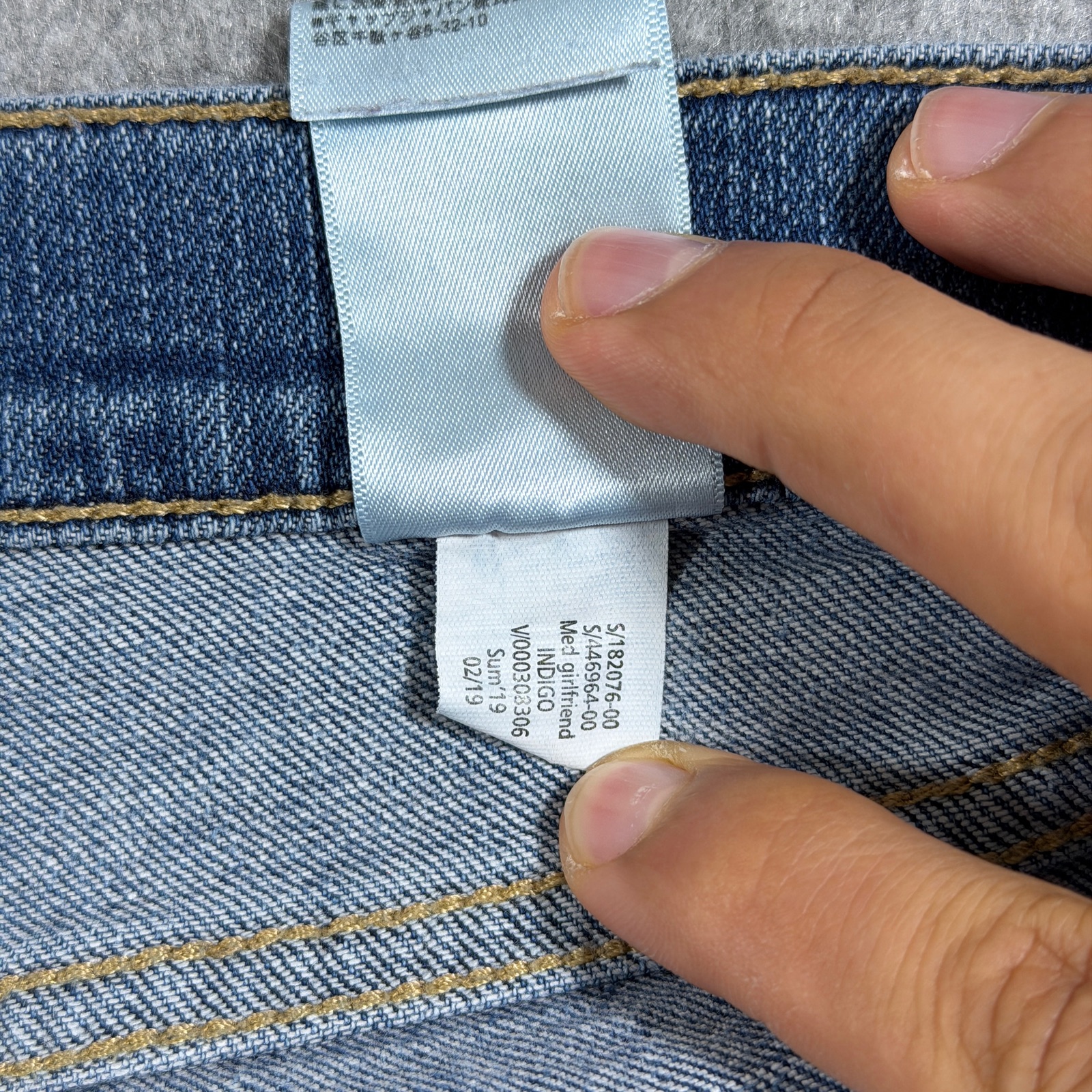 Banana Republic Girlfriend Jeans Womens M (33x27) Blue Denim Distressed Stretch thumbnail 5