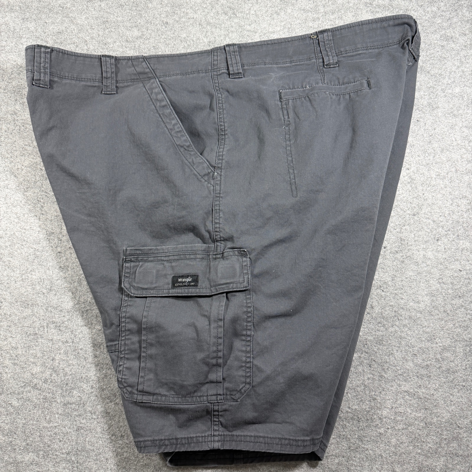 Wrangler Cargo Shorts Mens 48 Gray Relaxed Fit Cotton Utility Workwear Outdoor thumbnail 3