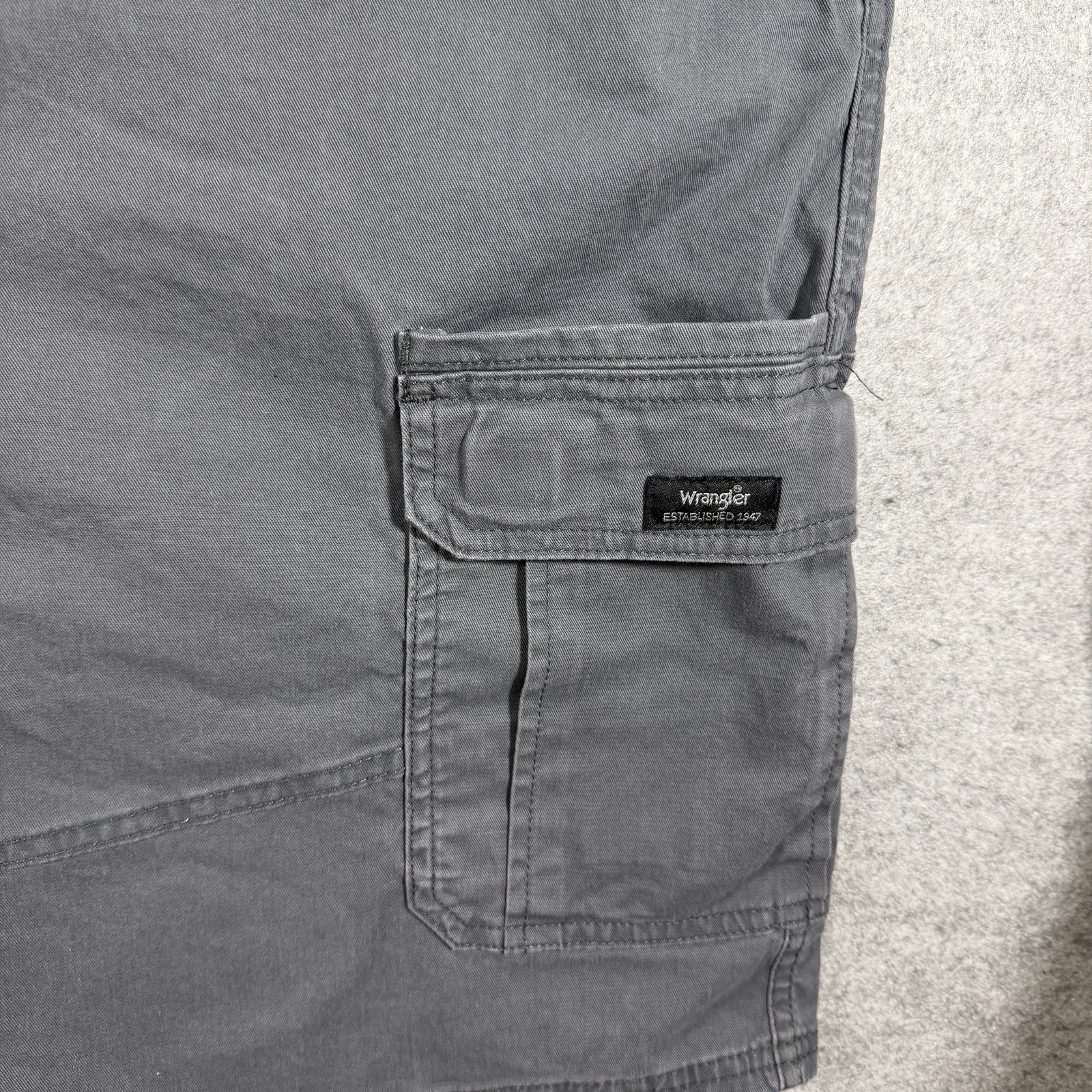 Wrangler Cargo Shorts Mens 48 Gray Relaxed Fit Cotton Utility Workwear Outdoor thumbnail 9