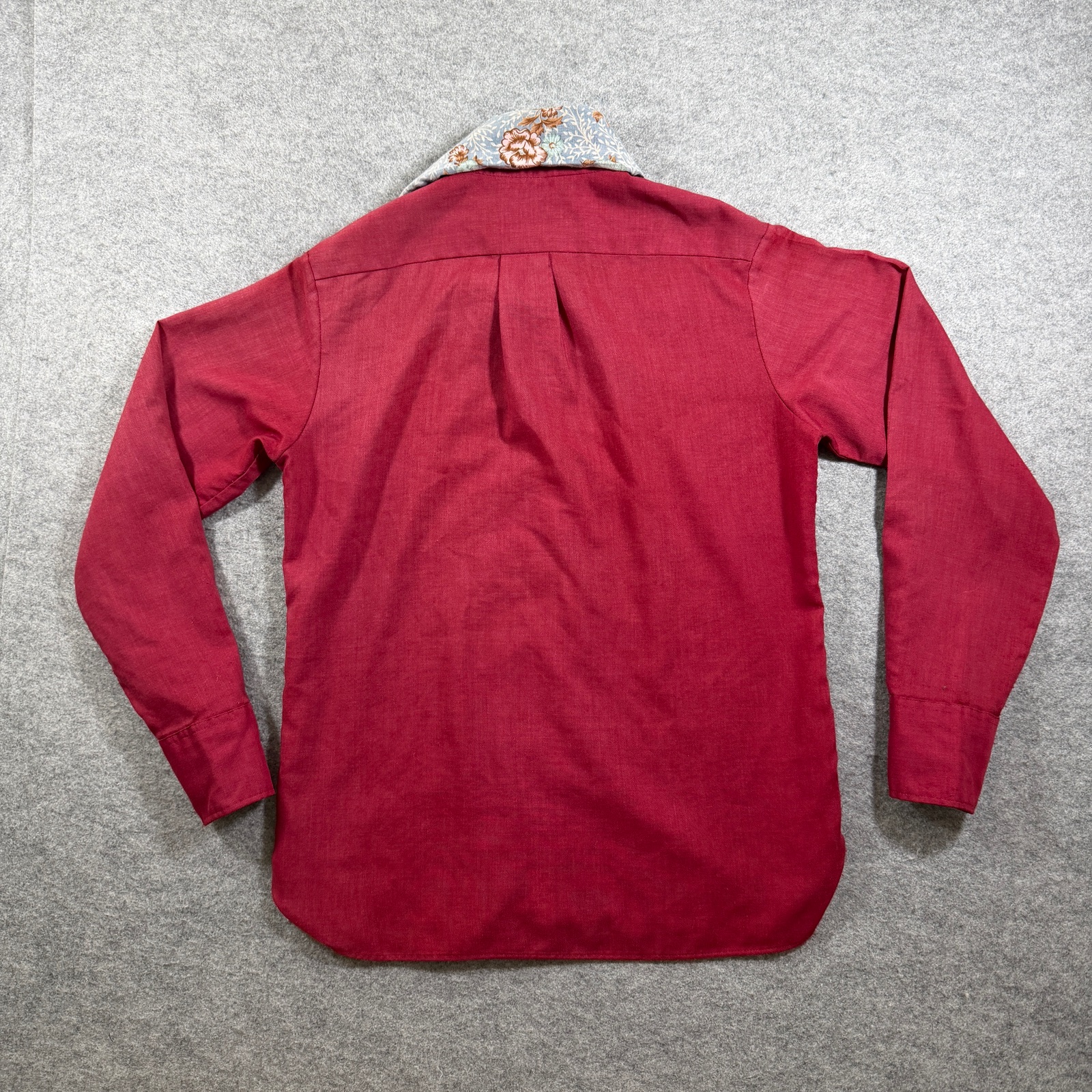 Vintage 1970s Wrangler Lady Western Shirt Womens 32 Maroon Floral Front USA thumbnail 2