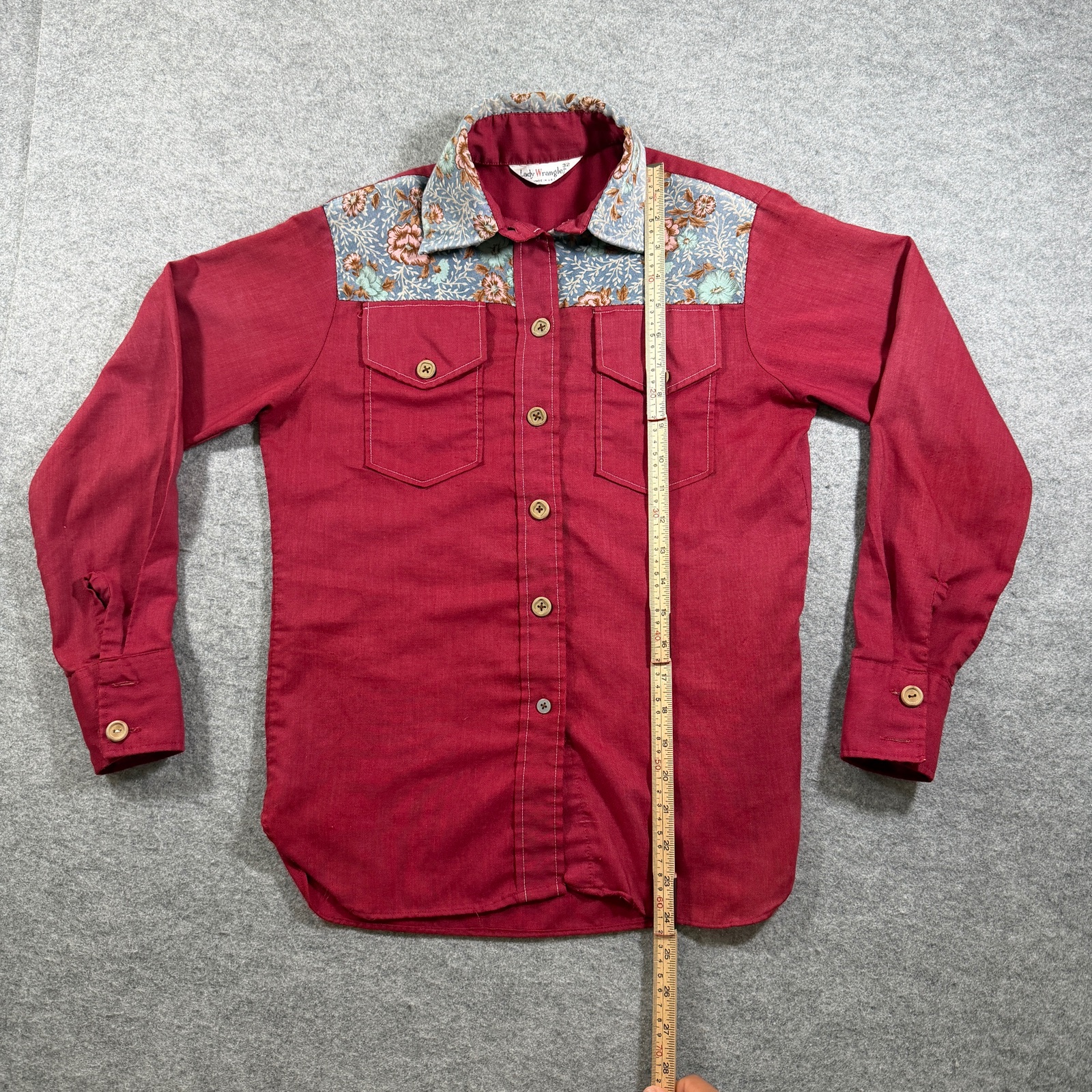 Vintage 1970s Wrangler Lady Western Shirt Womens 32 Maroon Floral Front USA thumbnail 7