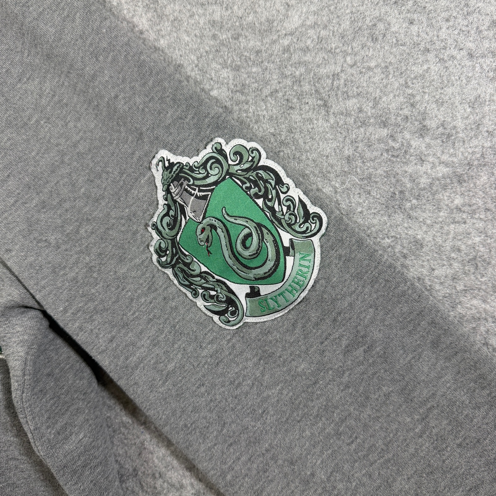 Harry Potter Slytherin Sweatshirt Mens S Gray Crewneck Crest Wizarding World thumbnail 4