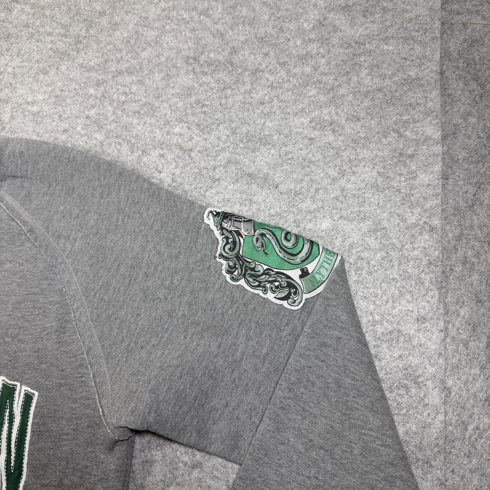Harry Potter Slytherin Sweatshirt Mens S Gray Crewneck Crest Wizarding World thumbnail 10