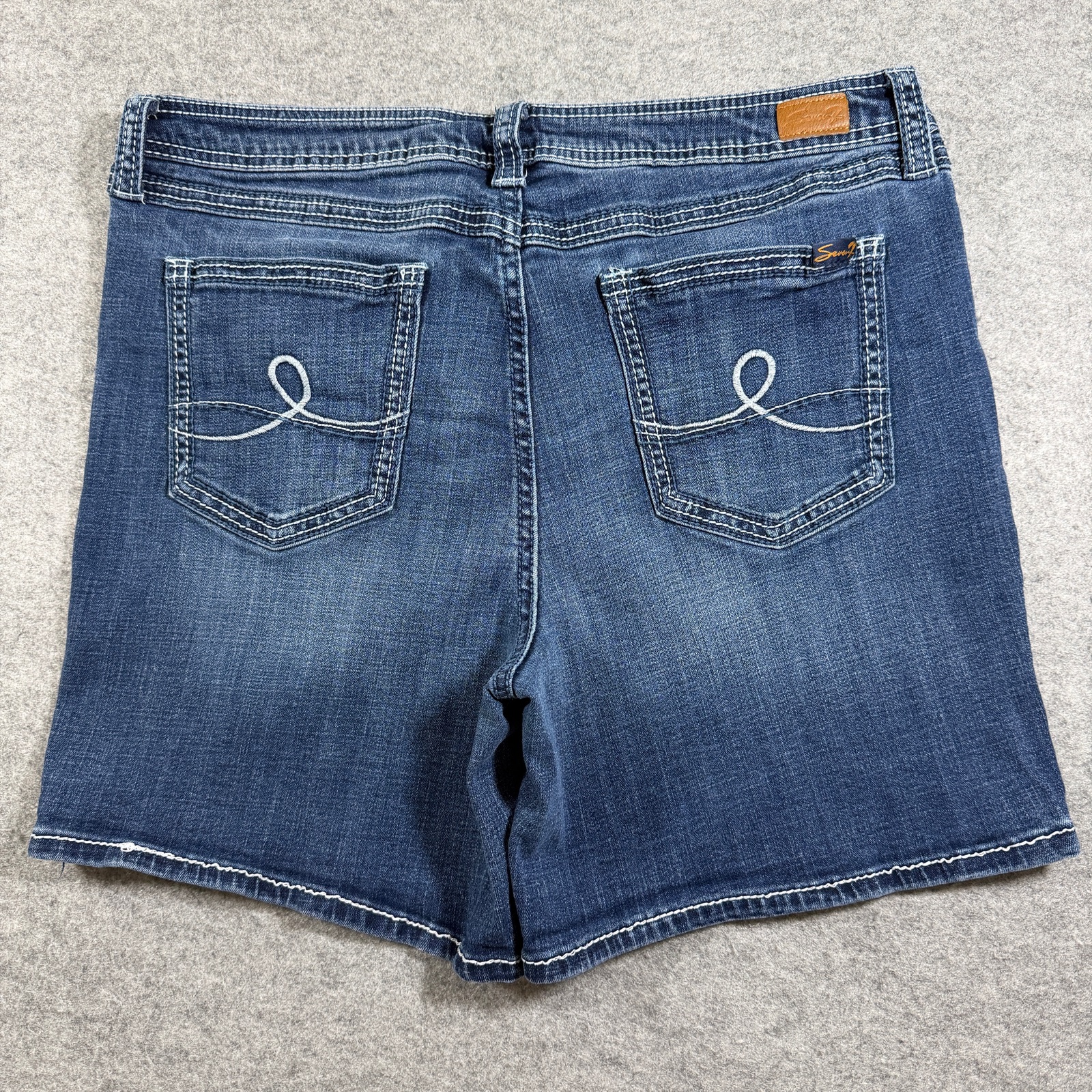 Seven7 Denim Shorts Womens 16 Medium Wash Relaxed Fit Embroidered Jean Shorts thumbnail 2