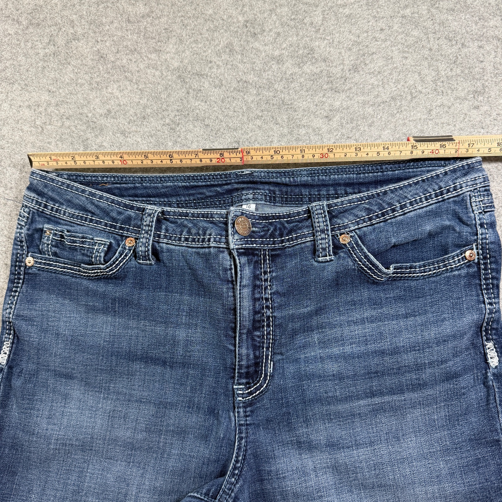 Seven7 Denim Shorts Womens 16 Medium Wash Relaxed Fit Embroidered Jean Shorts thumbnail 6