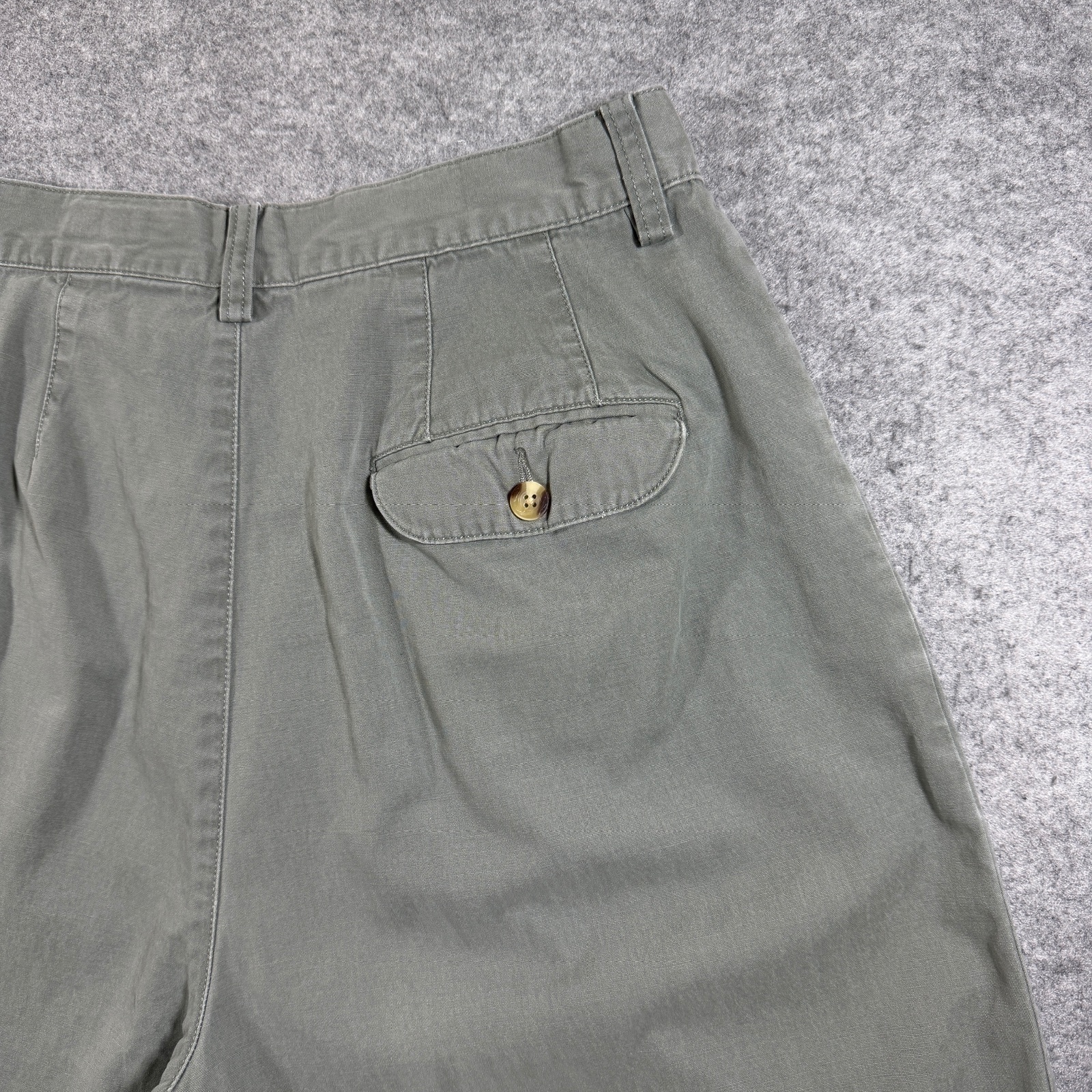 Vintage 90s Eddie Bauer Chino Shorts Womens 14 Olive Green Cotton Pleated Front thumbnail 3