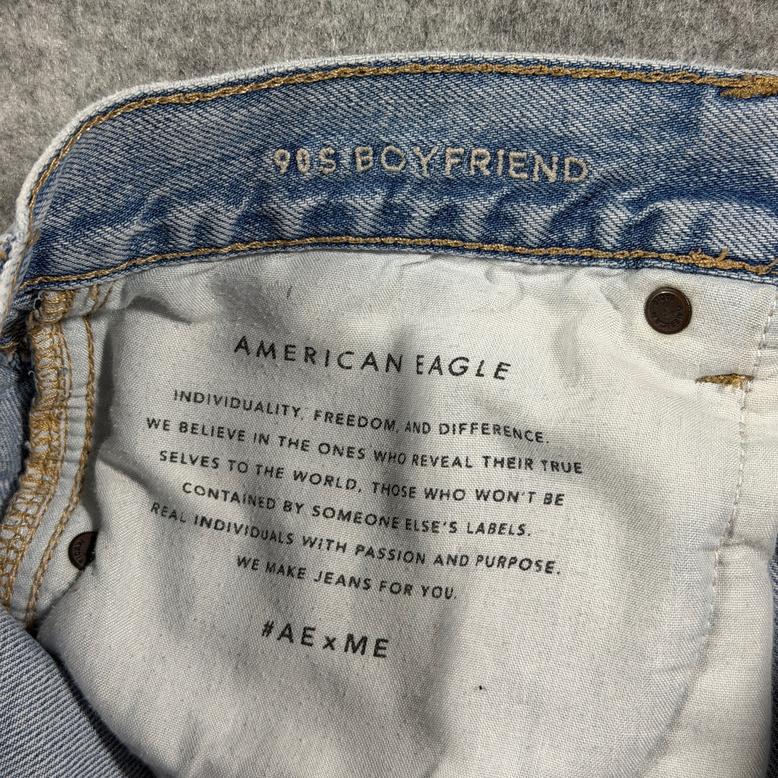 American Eagle 90s Boyfriend Jeans Womens 8 Regular Light Wash Stretch Denim thumbnail 4