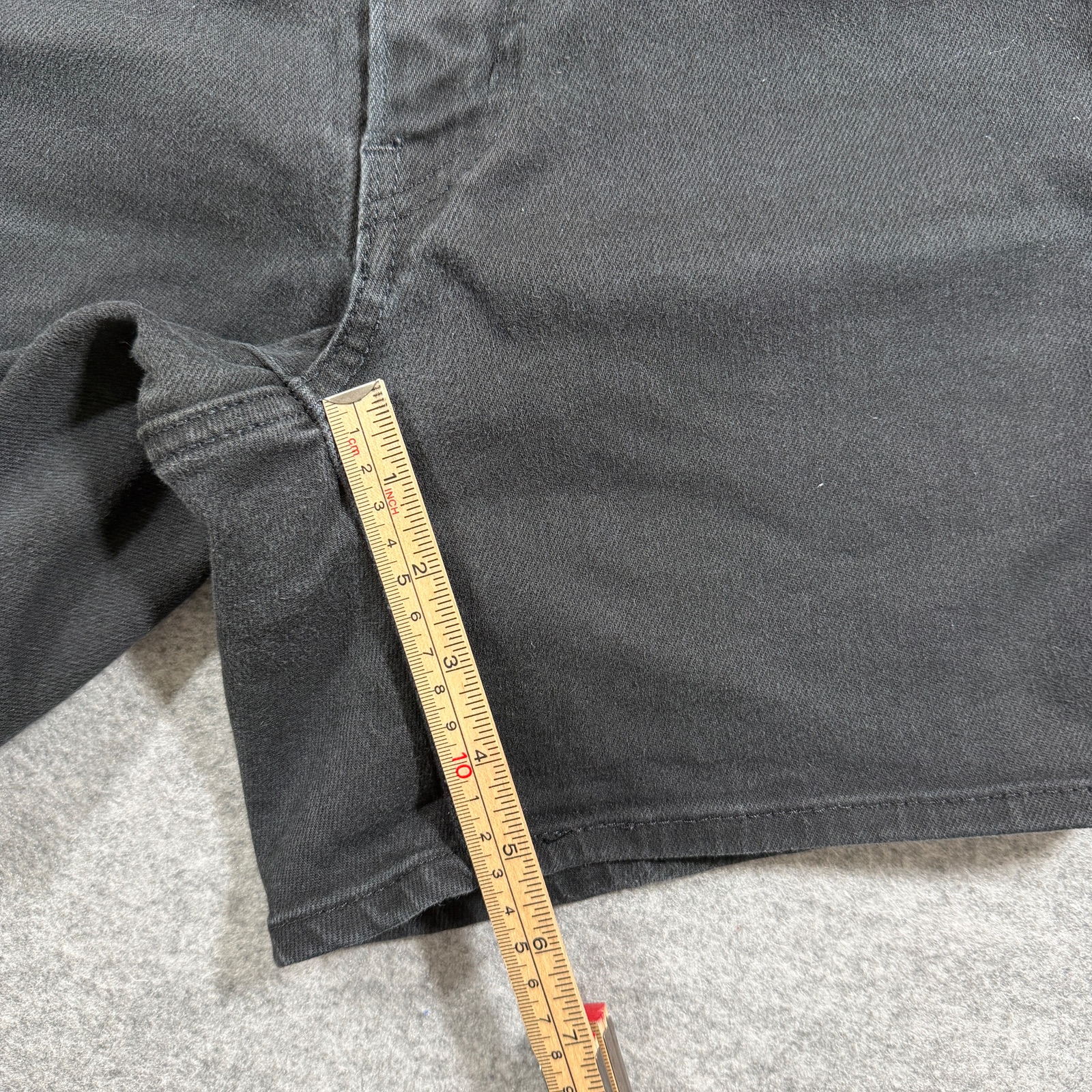 Levi's Denim Shorts Womens 26 Black Mid Length Cotton 5 Pocket Jean Shorts thumbnail 6