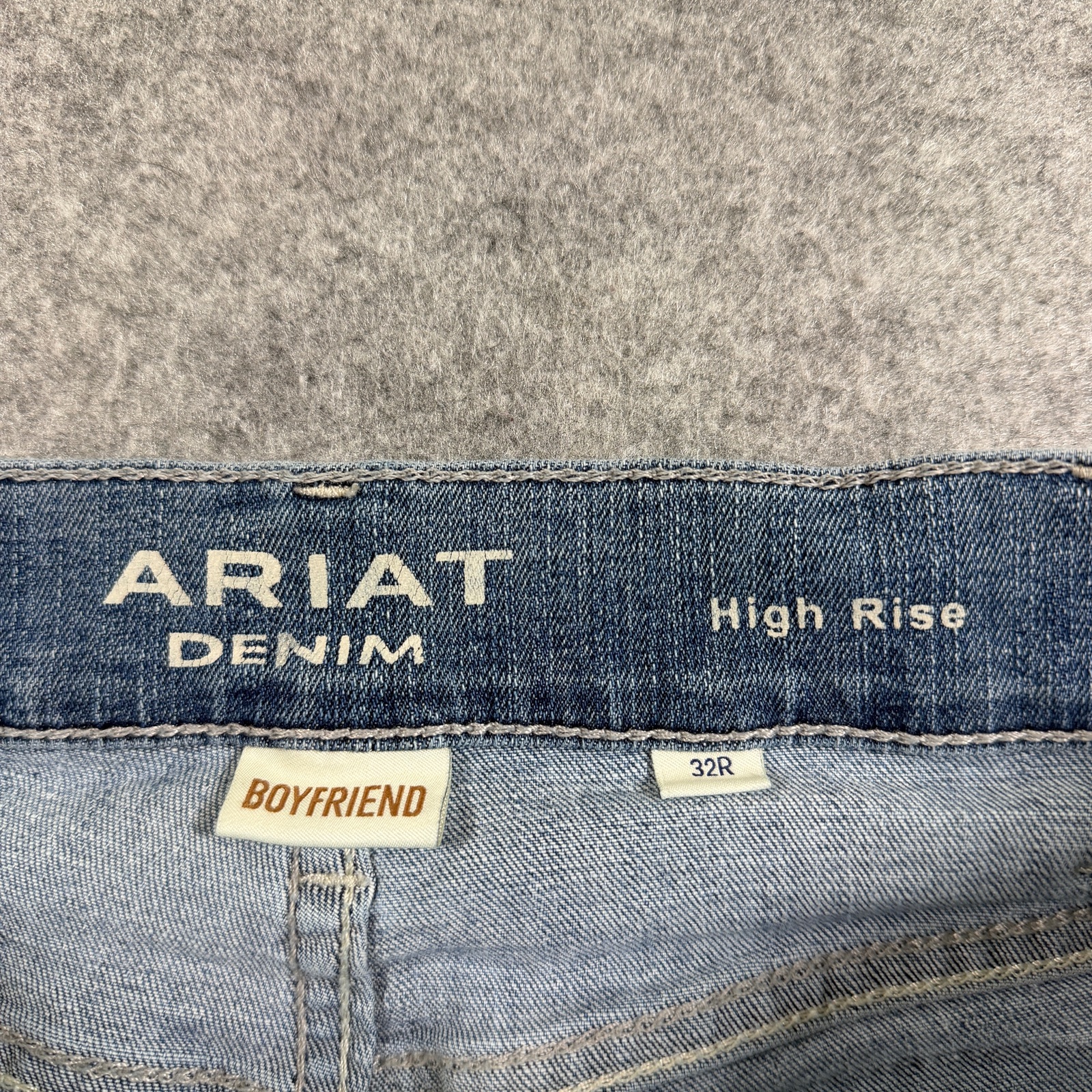 Ariat Boyfriend Jeans Womens 32R Blue Wash High Rise Distressed Stretch Denim thumbnail 3