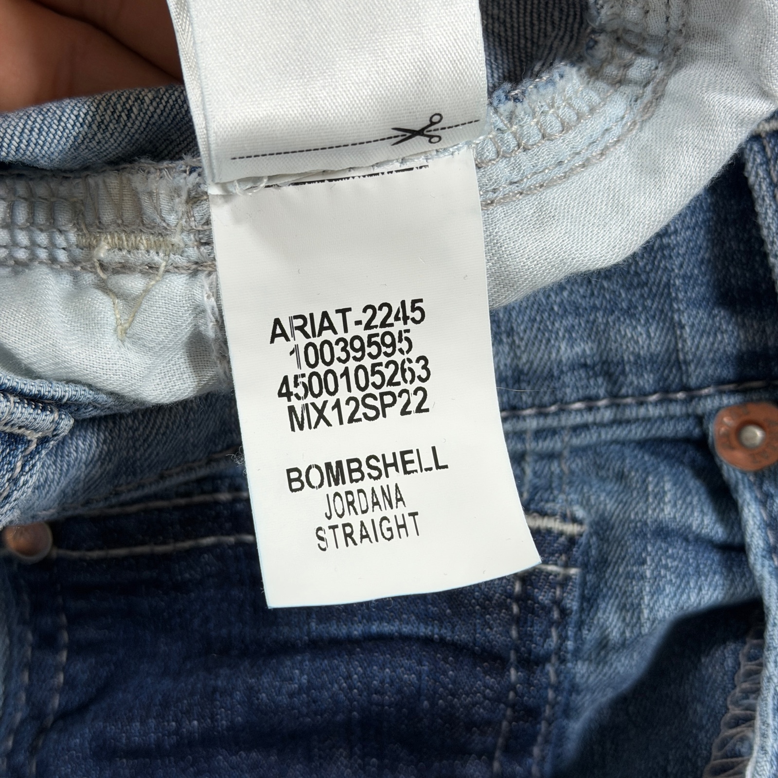 Ariat Boyfriend Jeans Womens 32R Blue Wash High Rise Distressed Stretch Denim thumbnail 5