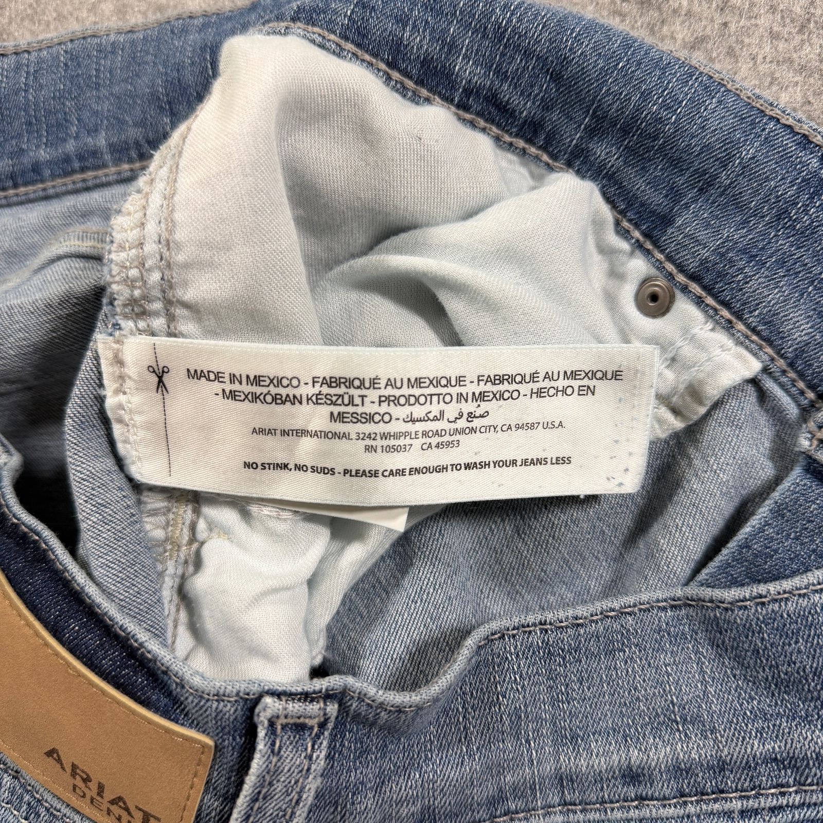 Ariat Boyfriend Jeans Womens 32R Blue Wash High Rise Distressed Stretch Denim thumbnail 10