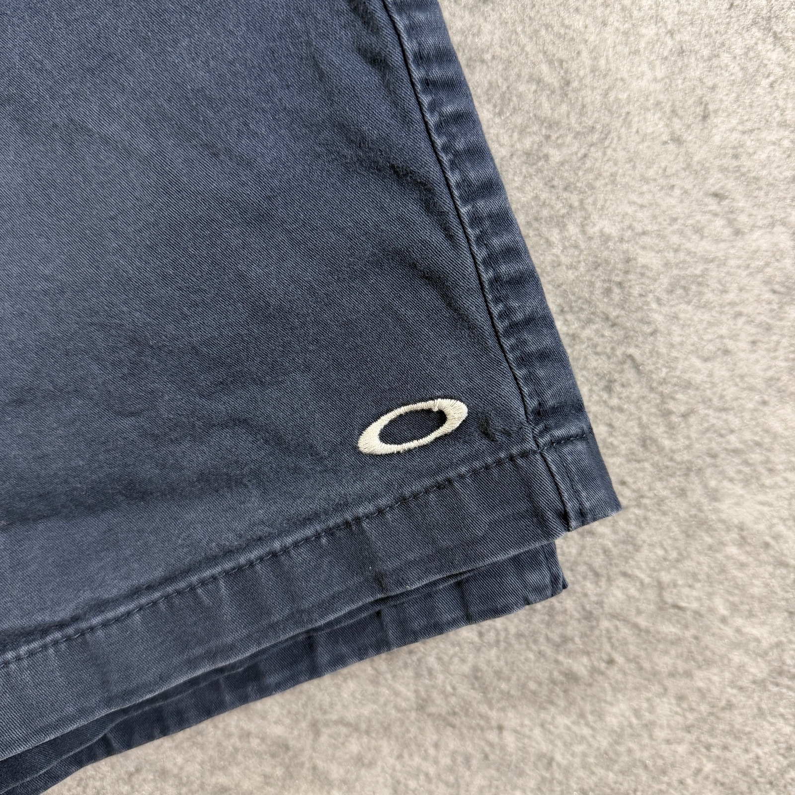 Oakley Chino Shorts Mens 34 Navy Blue Cotton Stretch Golf Preppy Casual thumbnail 4