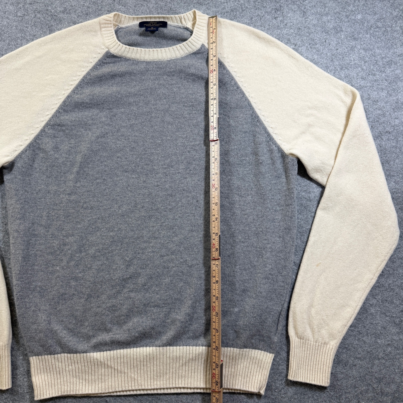 Brooks Brothers 346 100% Wool Sweater Mens M Gray Cream Raglan Crewneck Preppy thumbnail 7