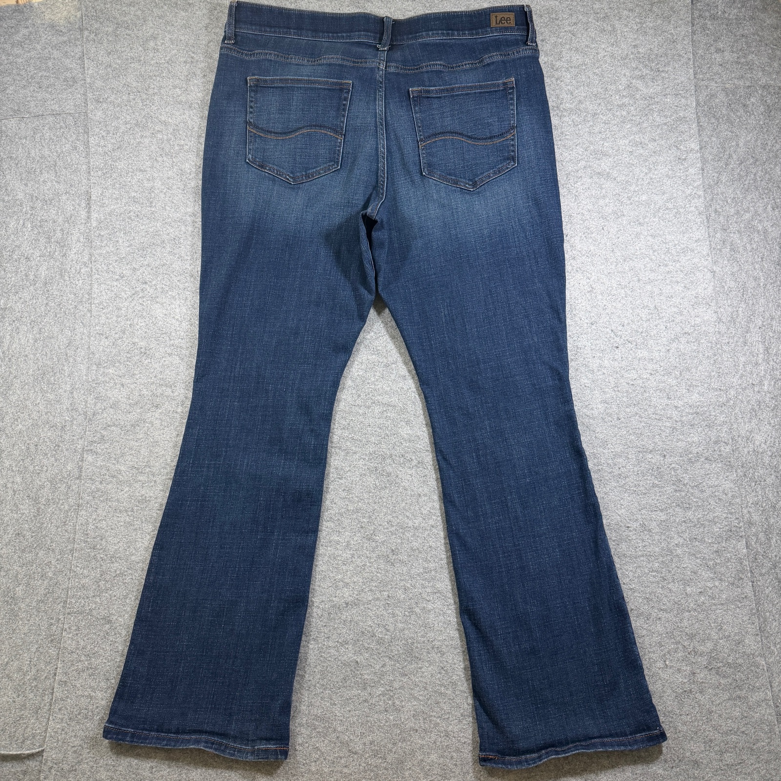 Lee Bootcut Jeans Womens 18 Medium Blue Denim Mid Rise Flex Motion Relaxed Fit thumbnail 2
