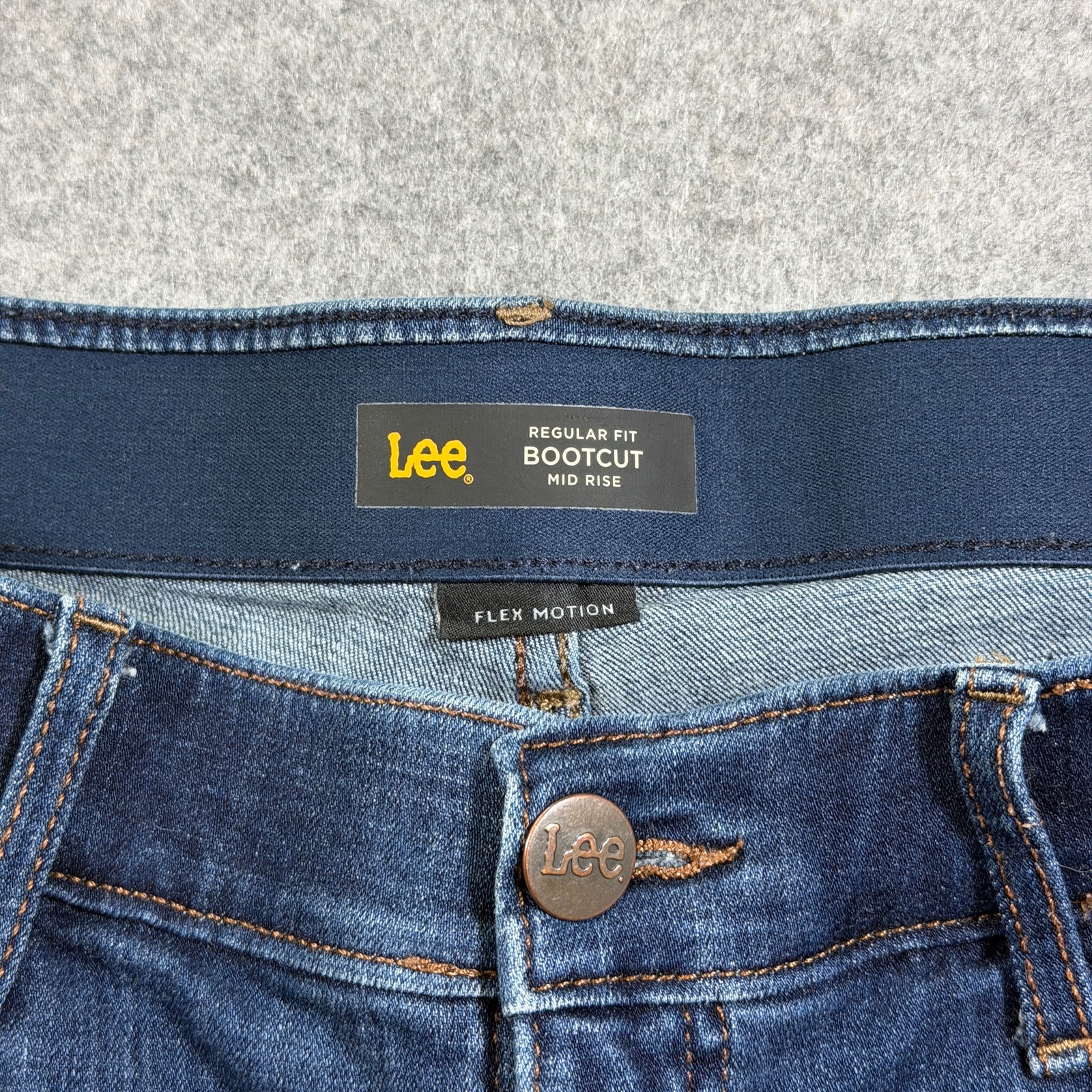 Lee Bootcut Jeans Womens 18 Medium Blue Denim Mid Rise Flex Motion Relaxed Fit thumbnail 3