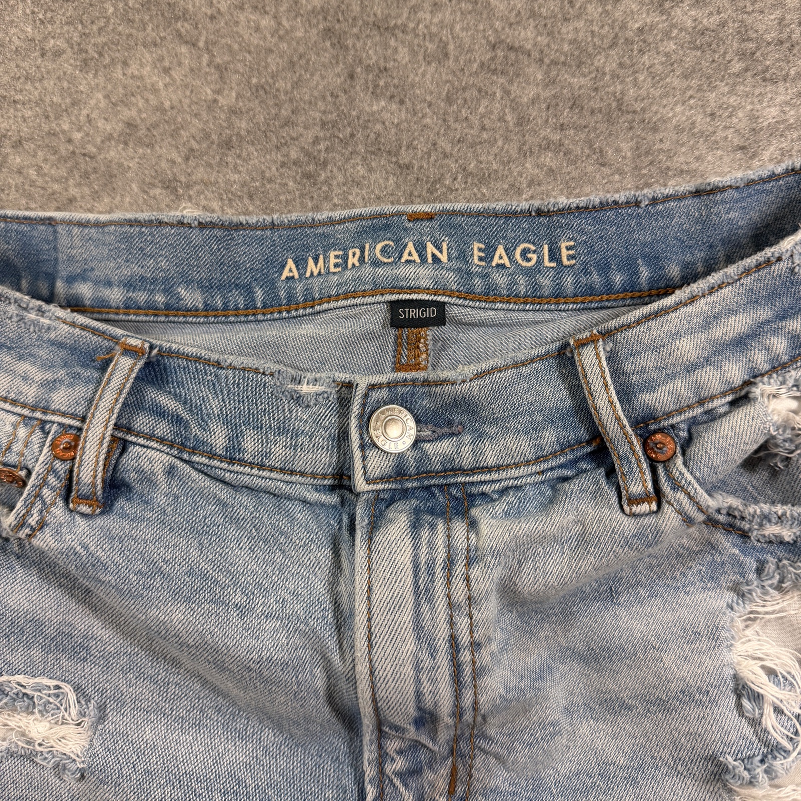 American Eagle Denim Shorts Womens 8 Light Wash Distressed Frayed Hem Cuffed thumbnail 3
