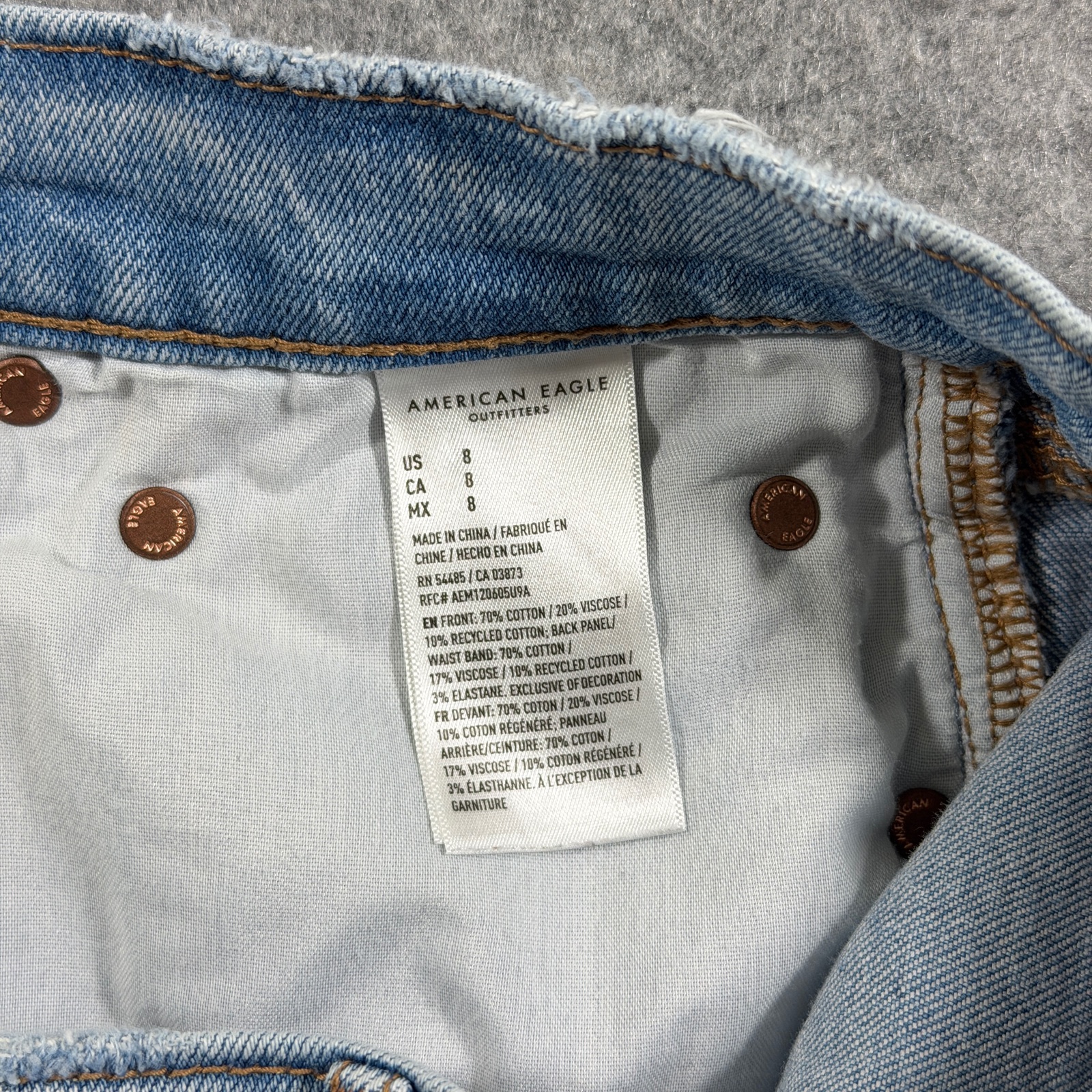 American Eagle Denim Shorts Womens 8 Light Wash Distressed Frayed Hem Cuffed thumbnail 4