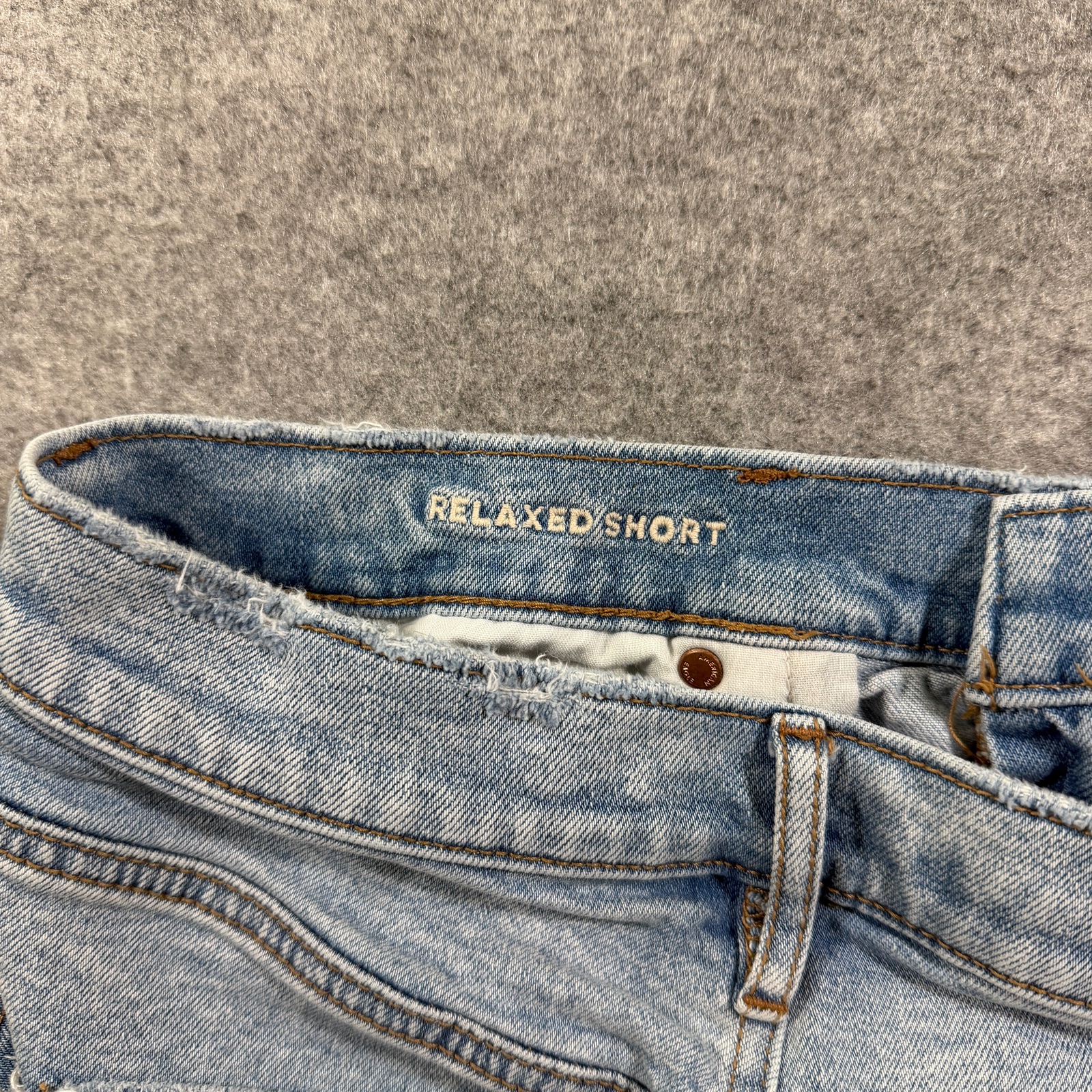 American Eagle Denim Shorts Womens 8 Light Wash Distressed Frayed Hem Cuffed thumbnail 5
