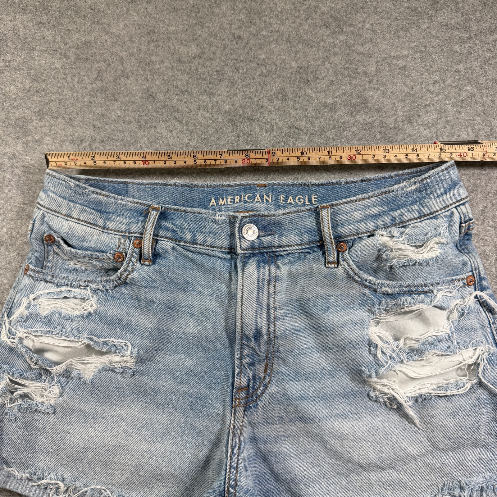 American Eagle Denim Shorts Womens 8 Light Wash Distressed Frayed Hem Cuffed thumbnail 6