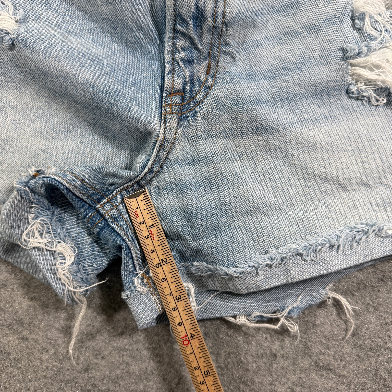 American Eagle Denim Shorts Womens 8 Light Wash Distressed Frayed Hem Cuffed thumbnail 8
