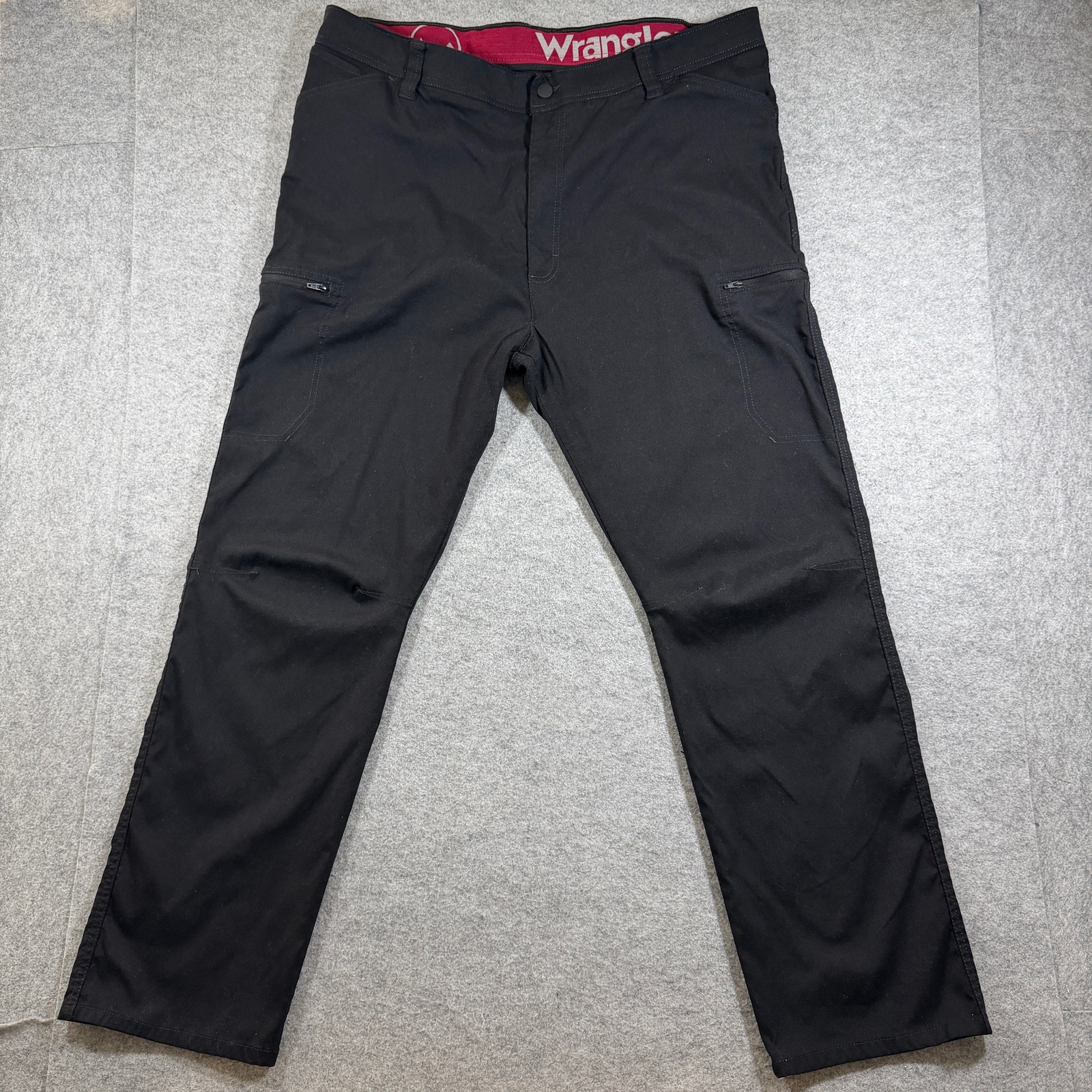 Wrangler ATG Cargo Pants Mens 40x30 Black Zippered Pockets Articulated Knees