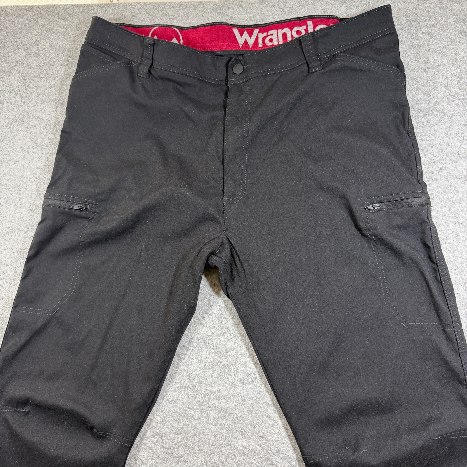 Wrangler ATG Cargo Pants Mens 40x30 Black Zippered Pockets Articulated Knees thumbnail 6