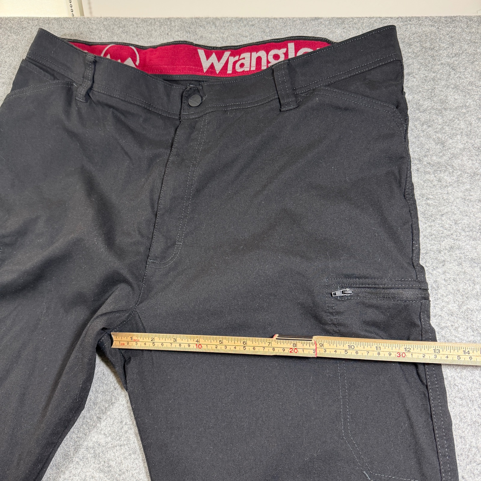 Wrangler ATG Cargo Pants Mens 40x30 Black Zippered Pockets Articulated Knees thumbnail 9