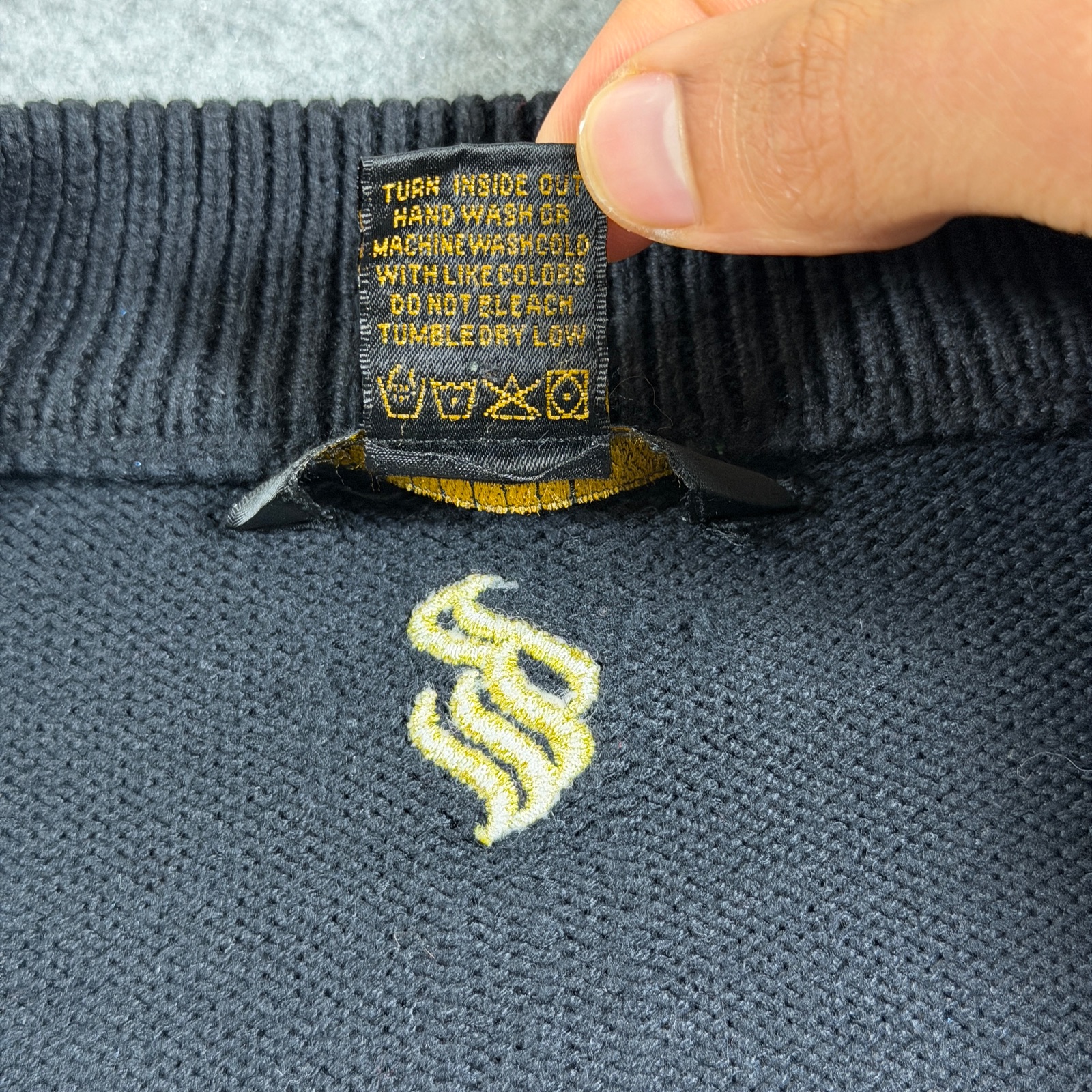 Rocawear Sweater Mens XL Black V-Neck Button Cuff Gold R Logo Y2K Streetwear thumbnail 12
