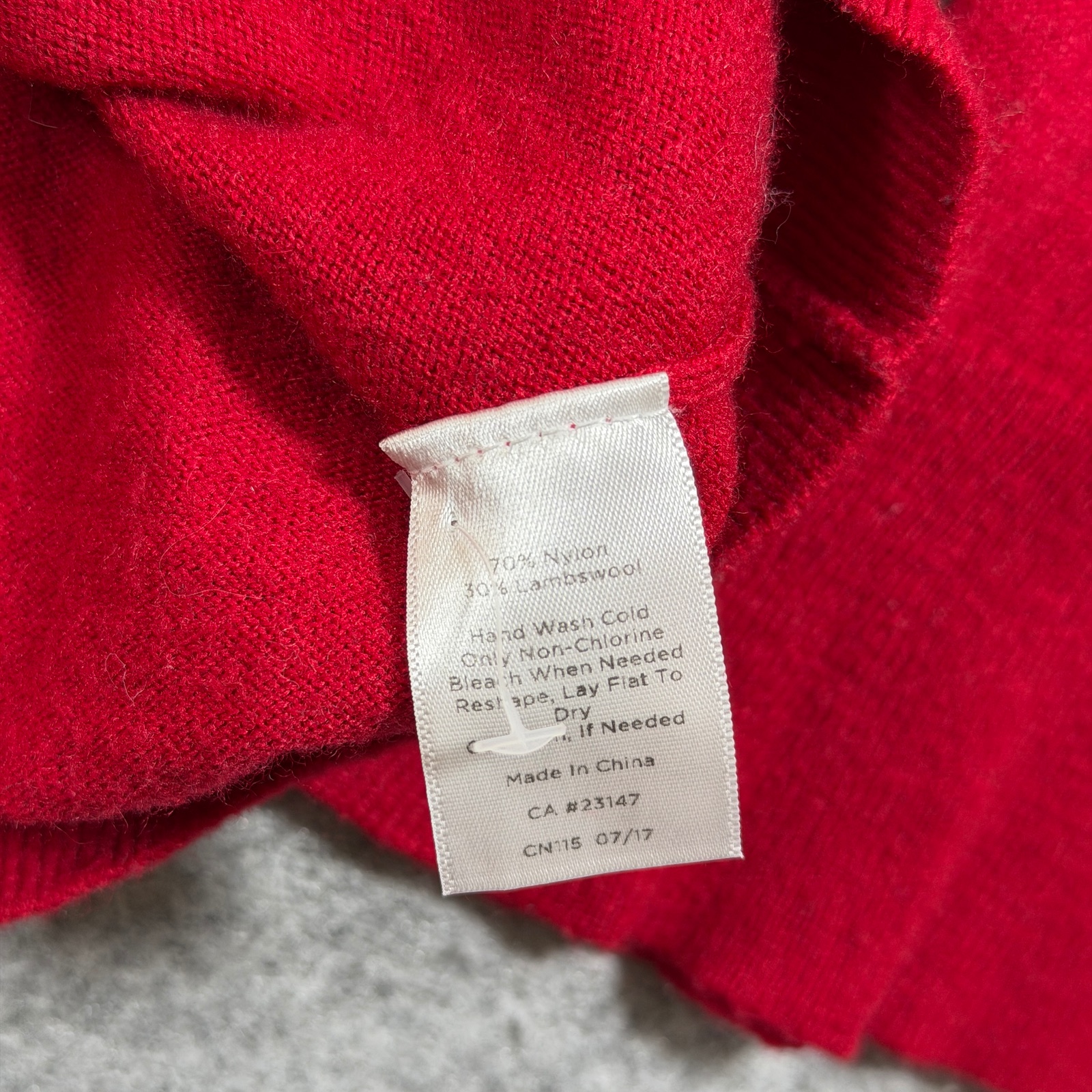 Talbots Sweater Womens L Red Crew Neck Lambswool Button Back Ruffle Cuff Preppy thumbnail 9